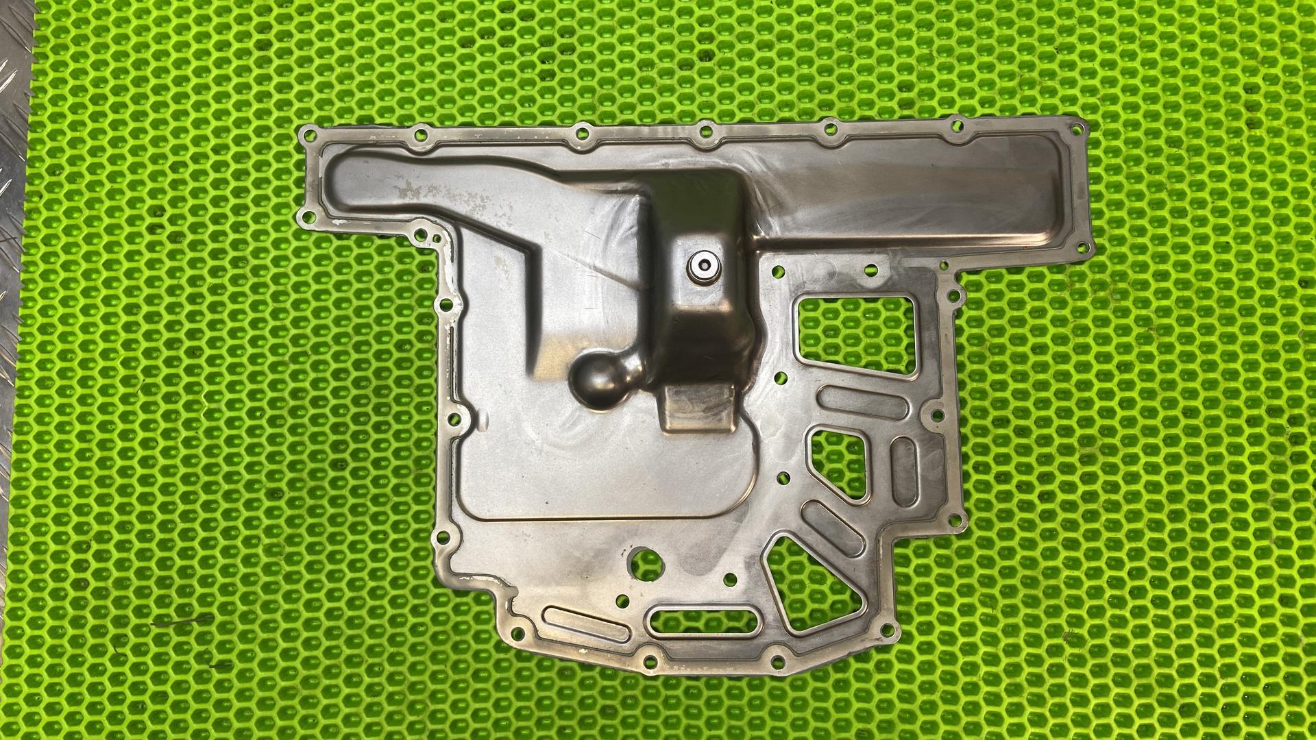 Поддон сухого картера K1600 11137719080