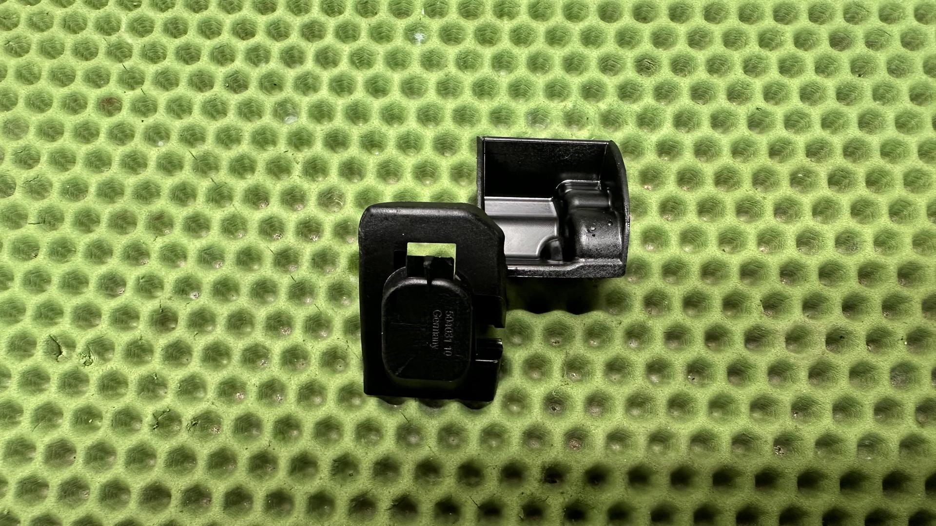 Зажим гидролинии насоса шасси R1300GS KA1 33545a680f0