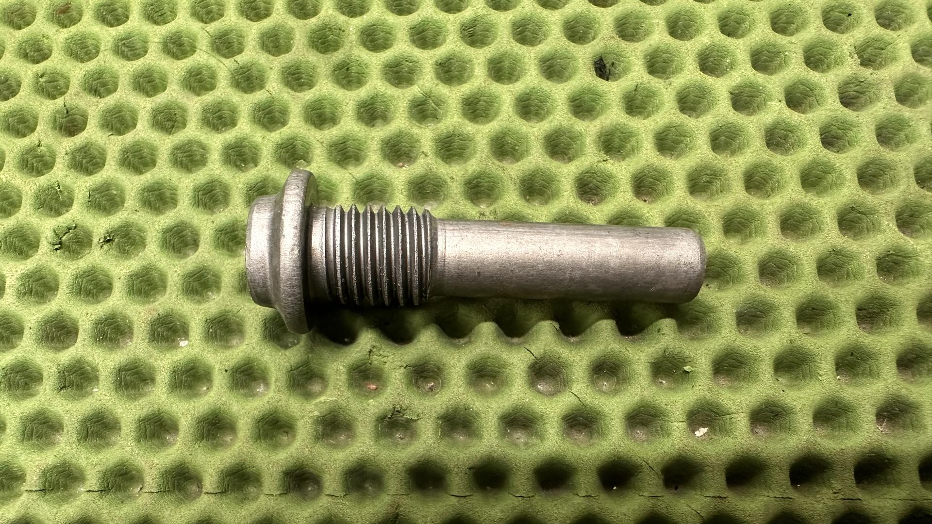 Болт подвеса выпускного коллектора M14x53 R1300xx 18511541102