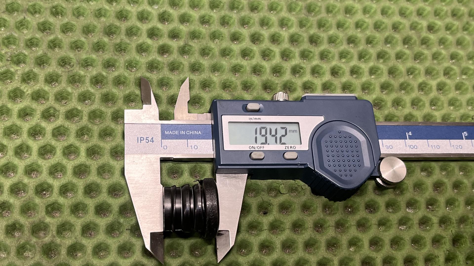 Заглушка пластиковая 17мм 32717674679