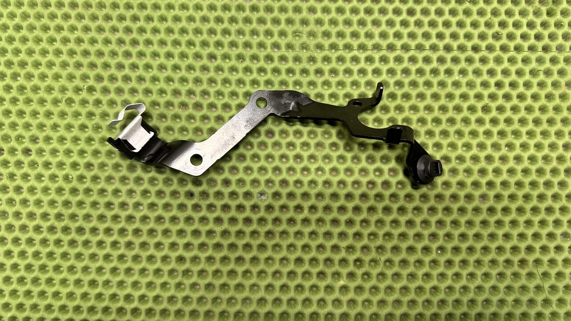 Кронштейн датчика дорожного просвета R1300GS/GSA/RT 31487922187