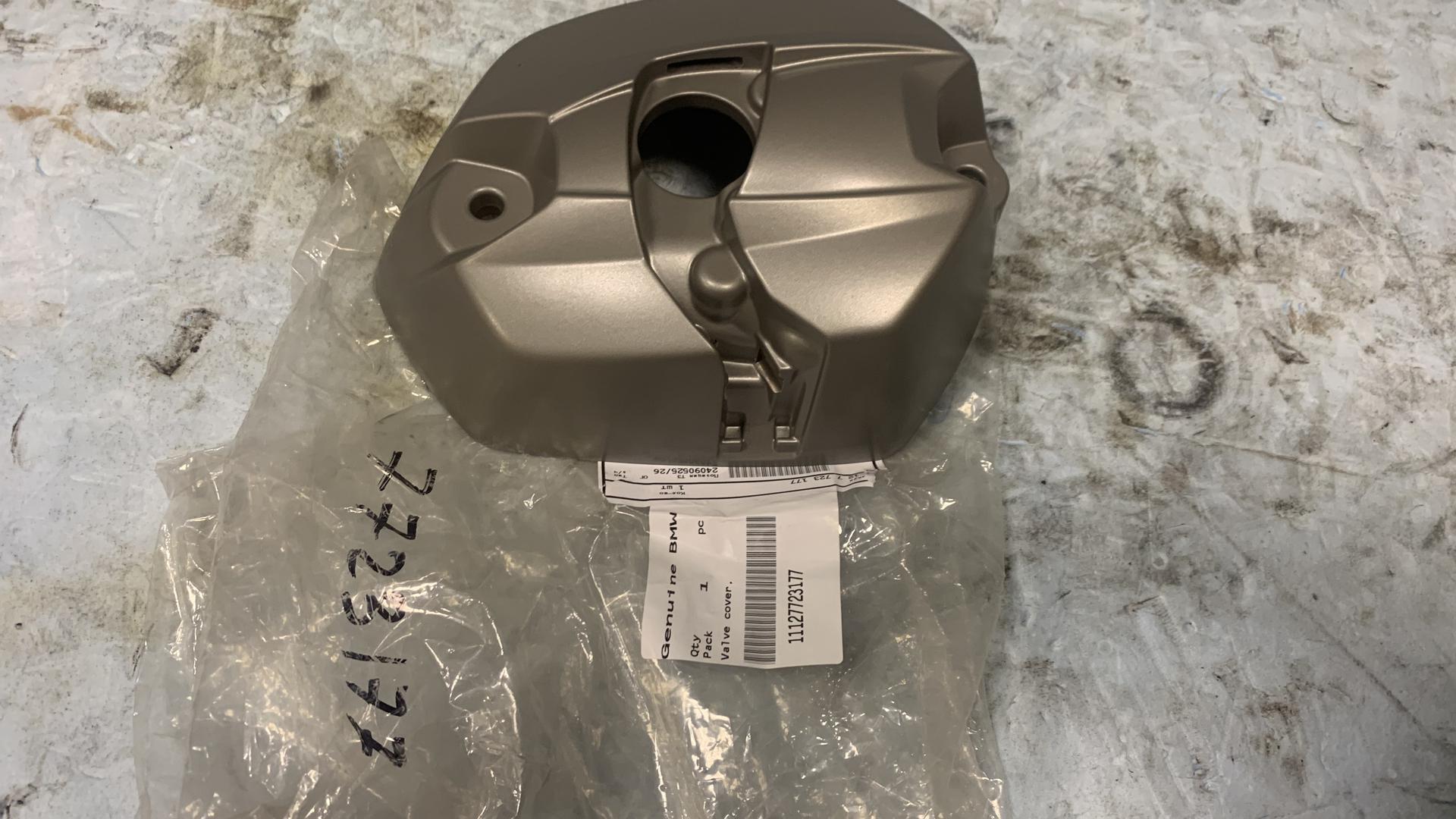 Крышка ГБЦ (Magnesium-Metallic) левая 11127723177