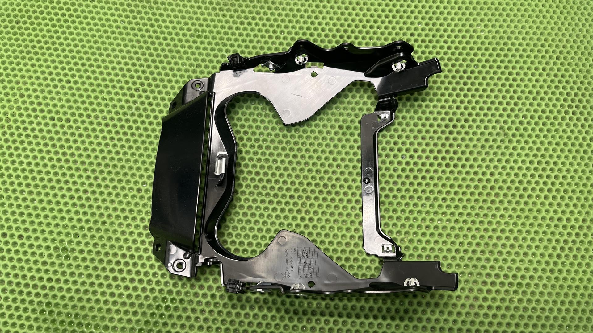 Накладка фары R1300GS KA1 46611541514