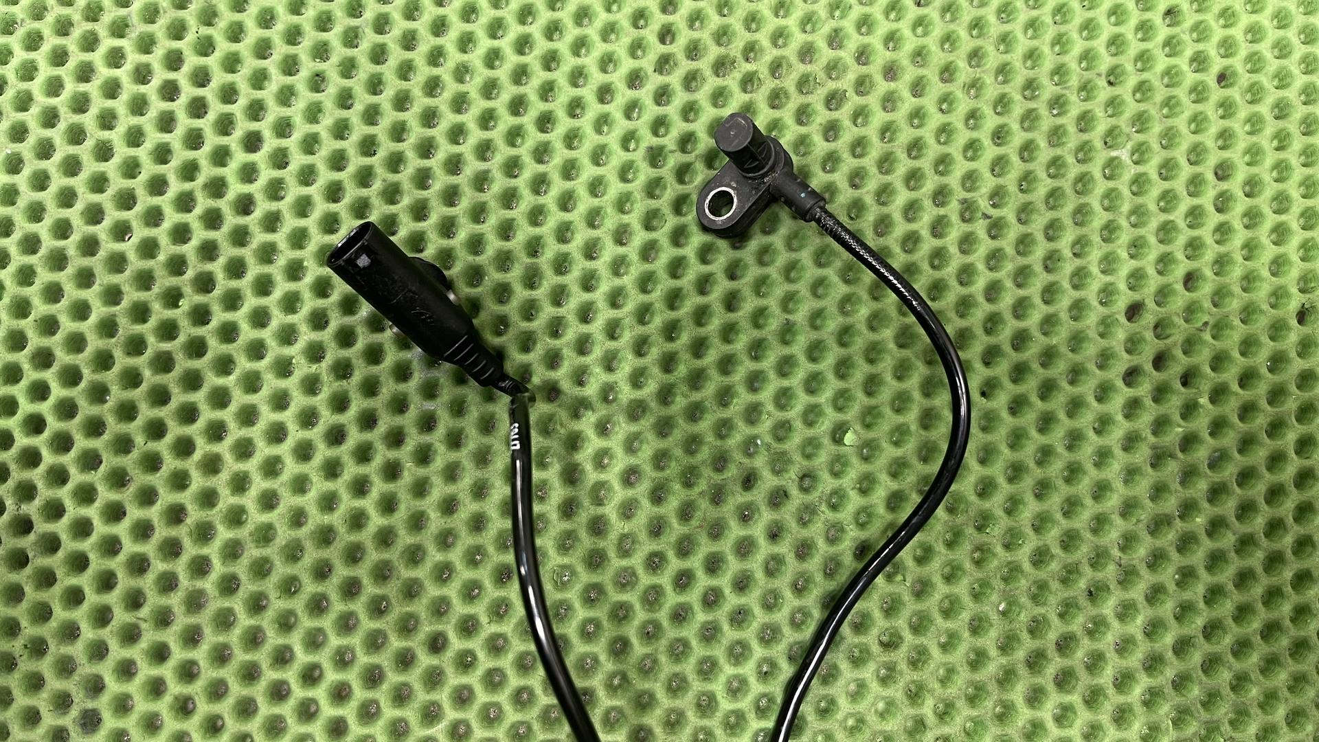 Датчик угловой скорости колеса 34528551611