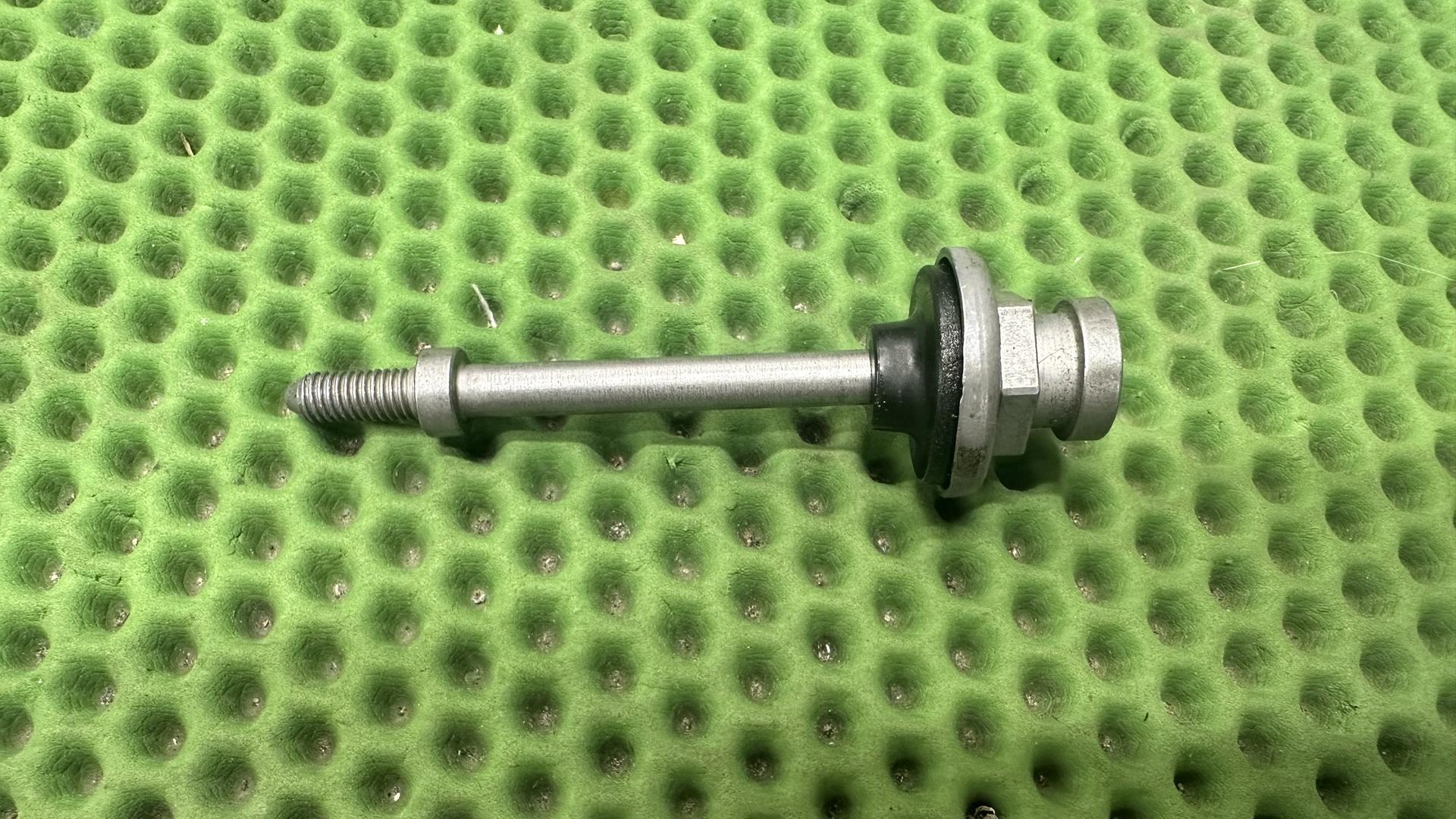 Болт ГБЦ (под защиту клапанной крышки) R1250xx K50-54 77148396723