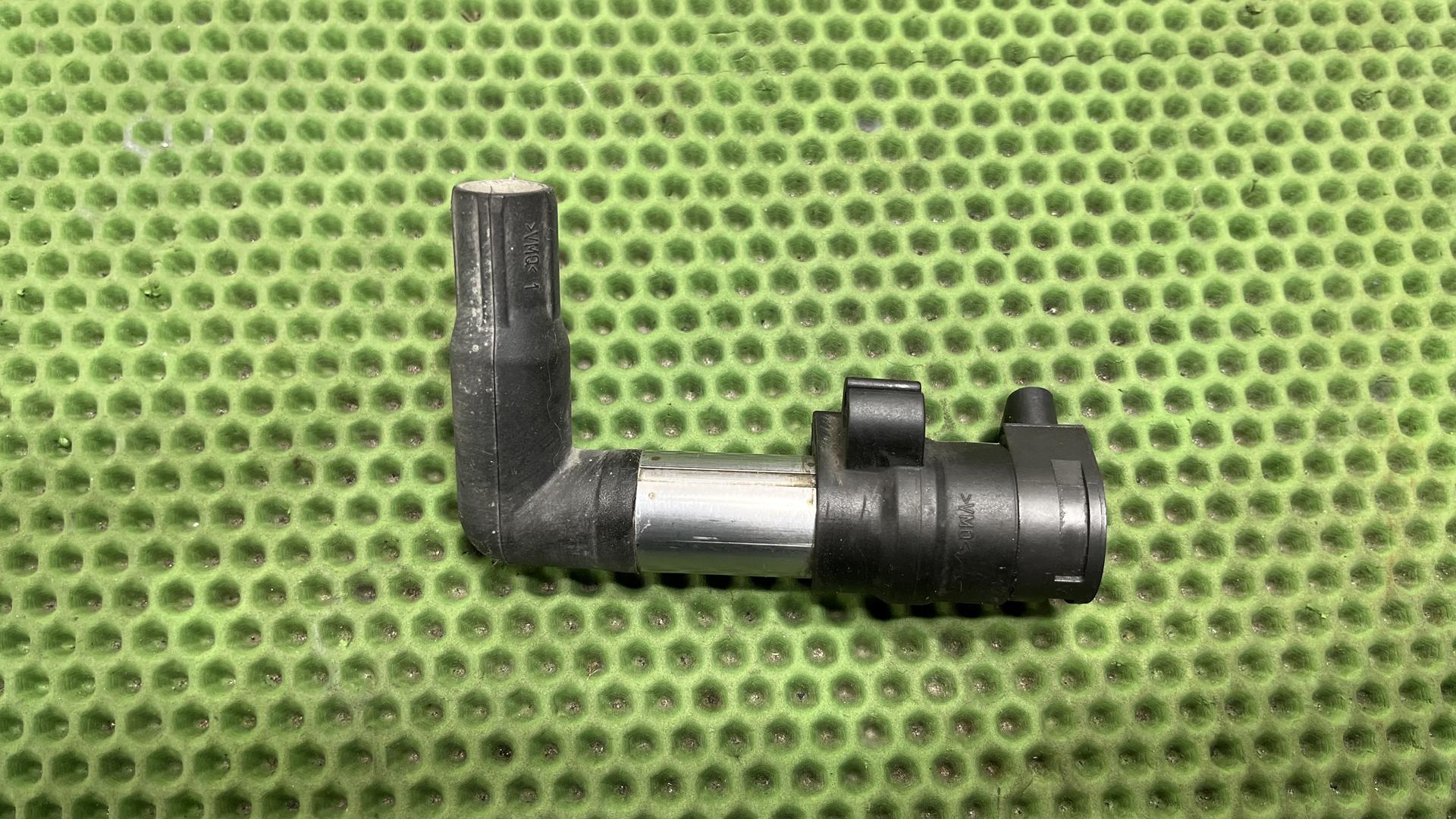 Угловая катушка зажигания Л 12138565079