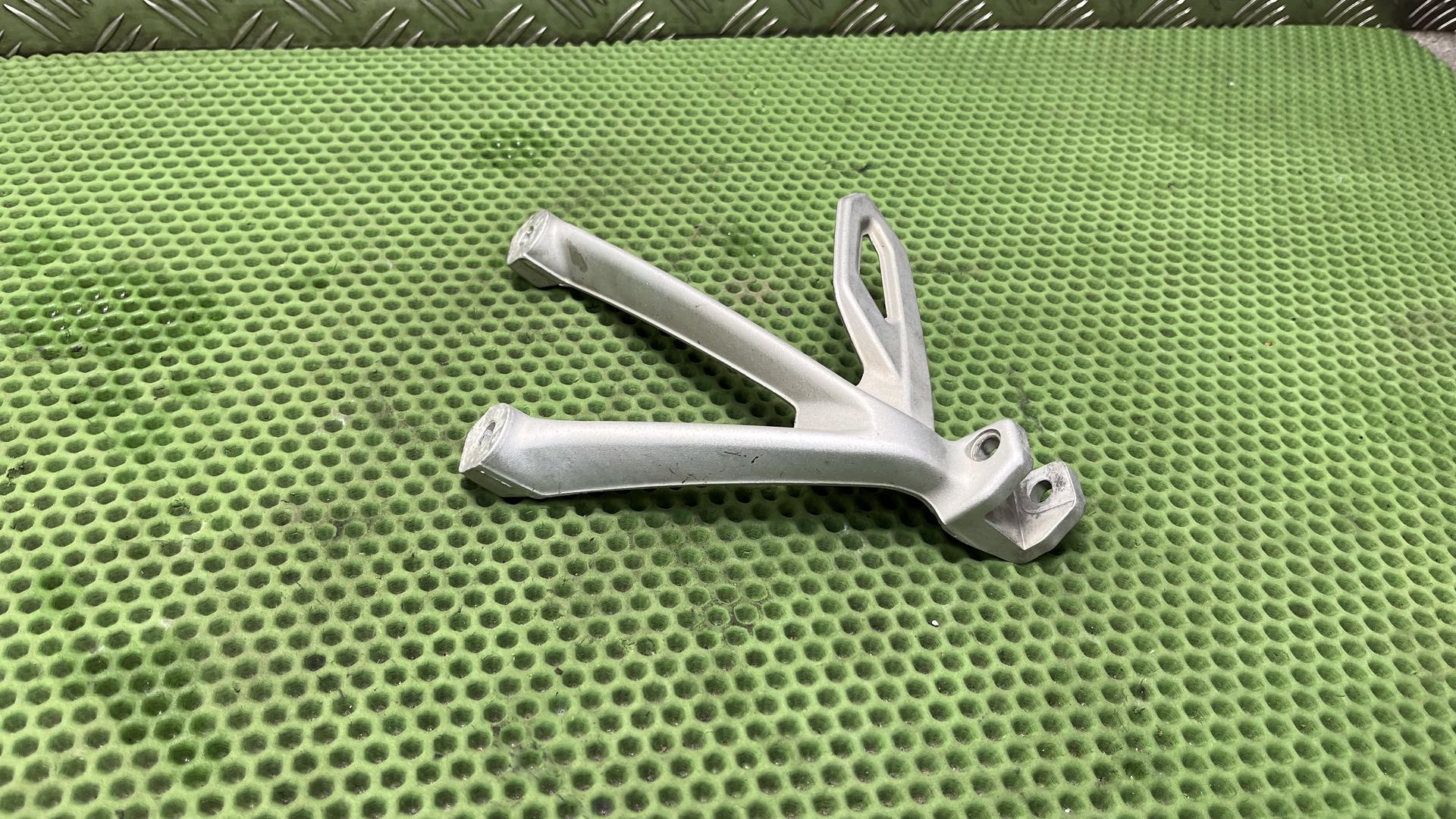 Кронштейн упора для ног Л Зд 46718526741