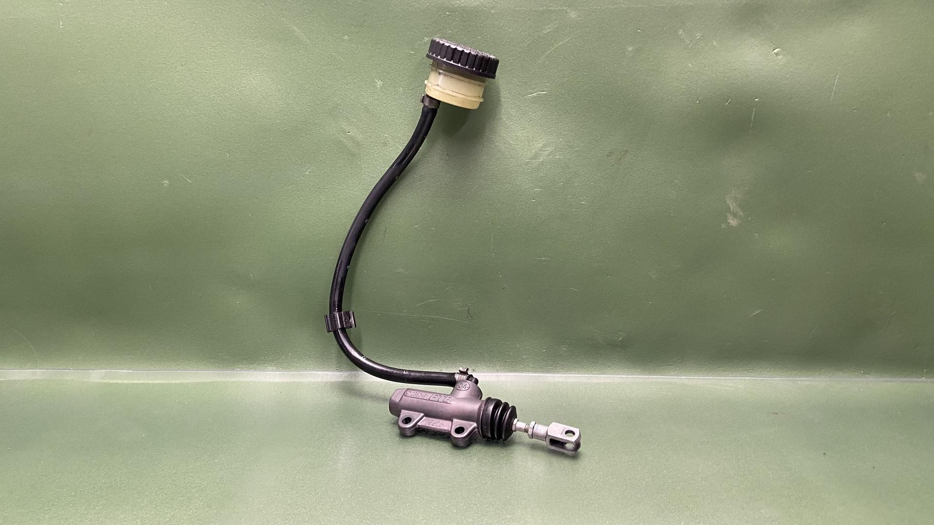 Главный тормозной цилиндр Зд 34317705609