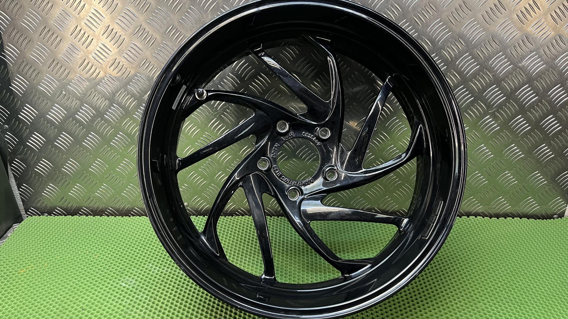 Заднее колесо черное k48-k61 6.0x17 36318546415