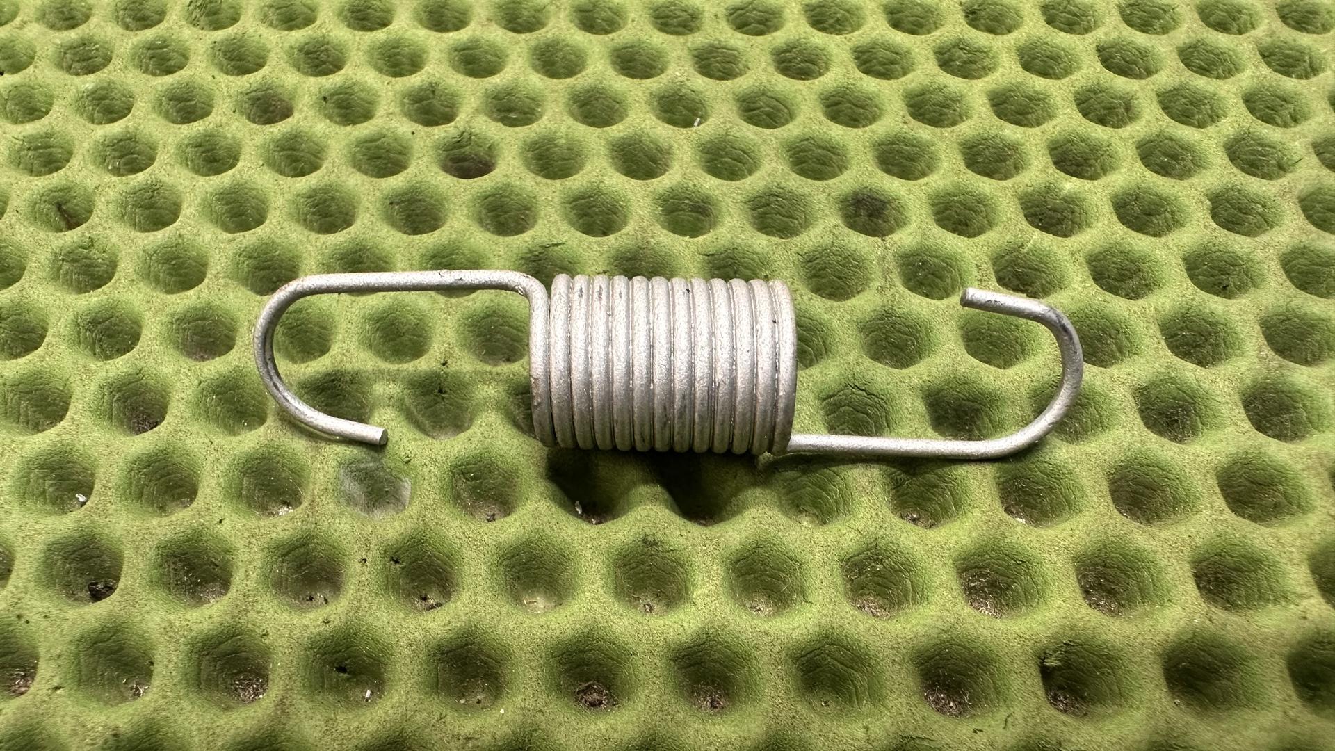 Пружина лапки тормоза 35217716108