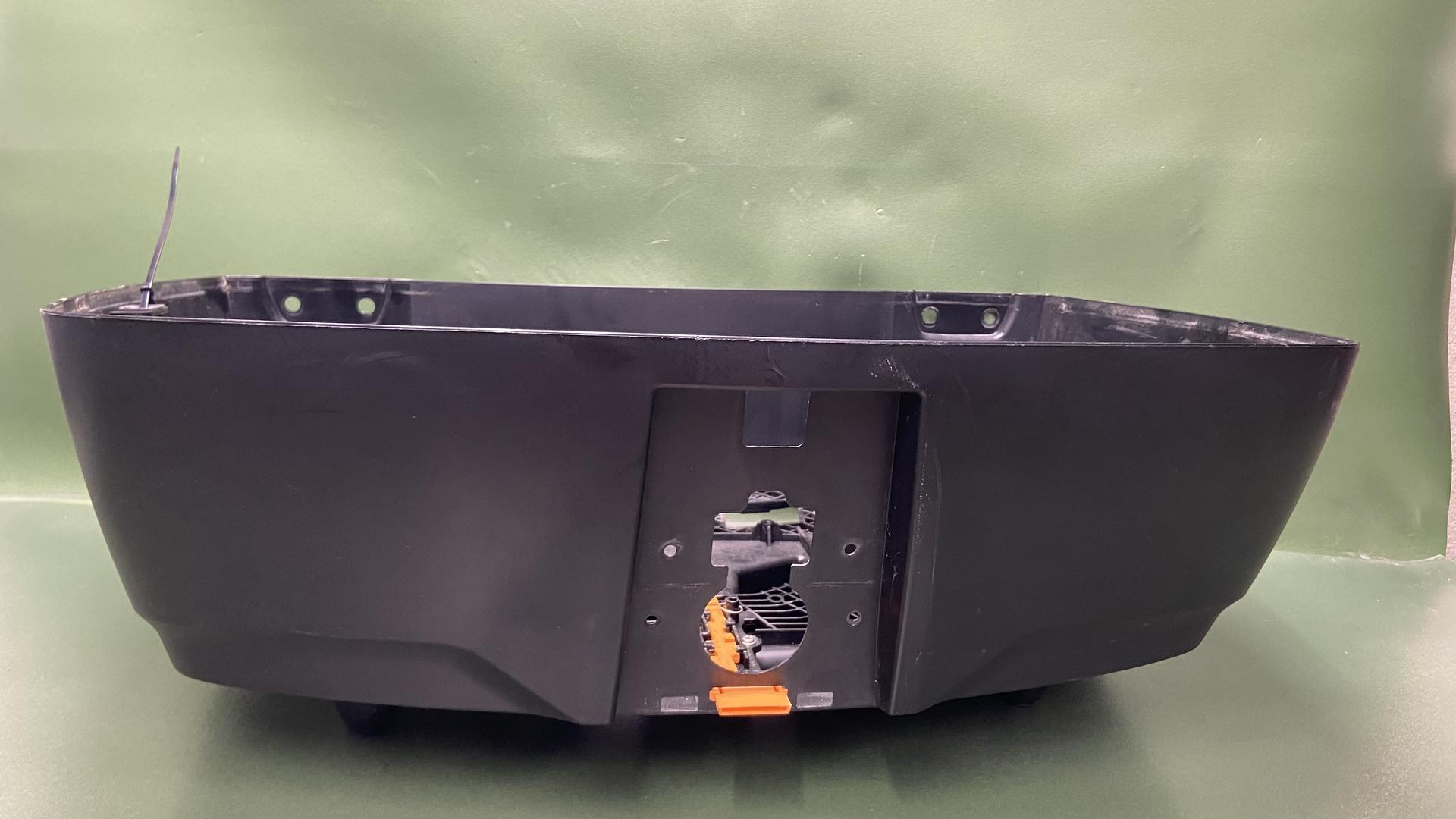 Нижняя часть центрального кофра / топкейса 46547658047