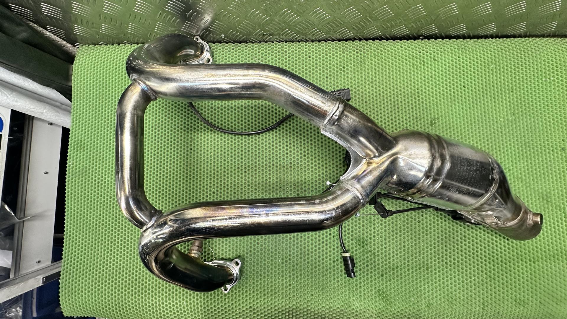 Выпускной коллектор R1250xx K50-54 хром. 18518559520