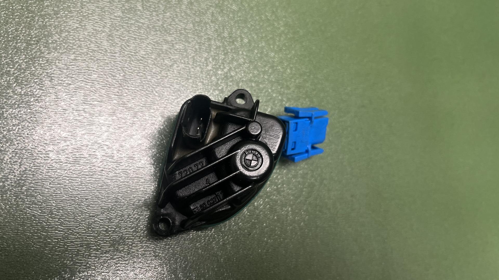 ЭБУ бензонасоса 16148523697