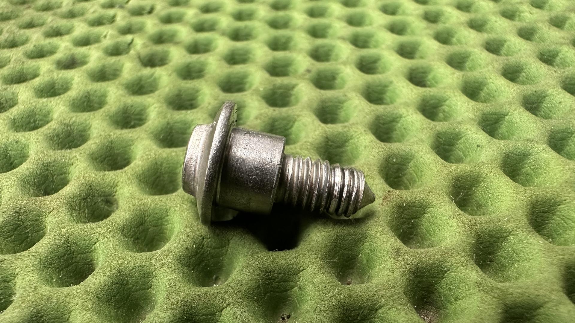 Болт с буртиком M6X17,5-A2-70 46638521657