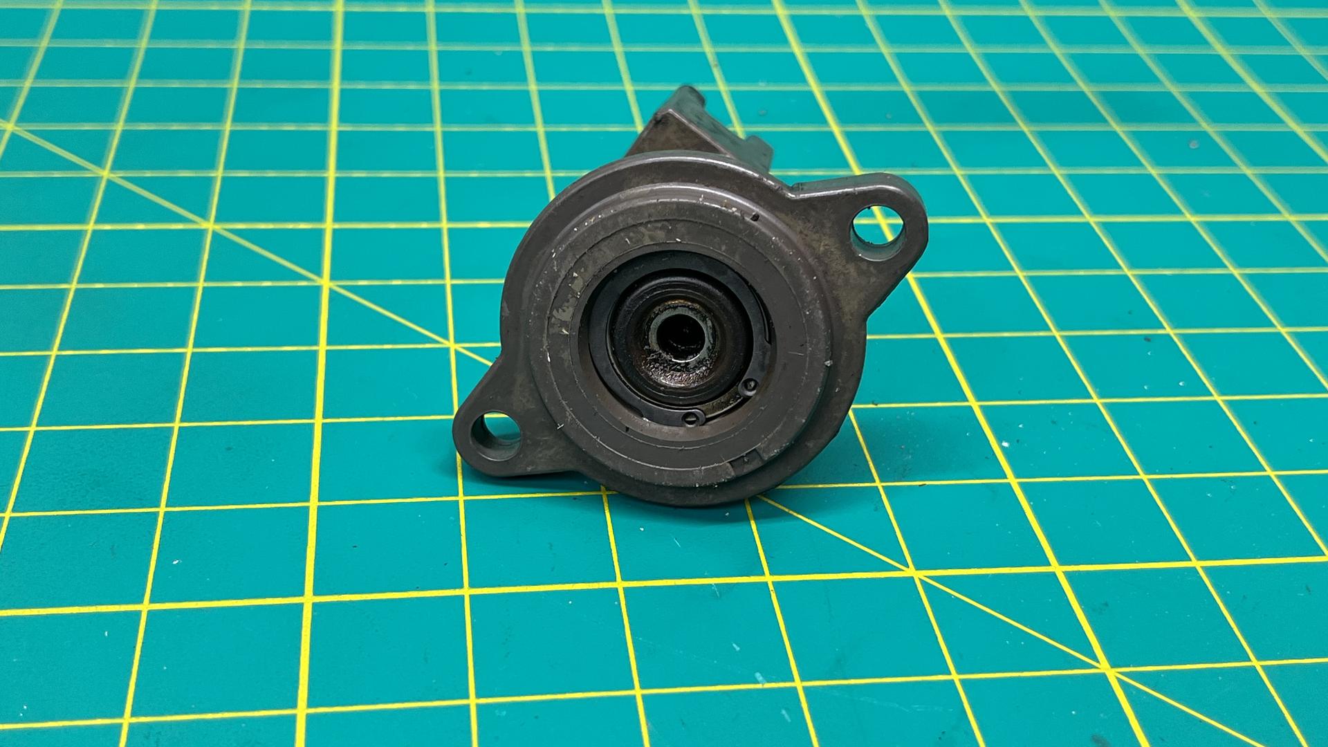 Исполнительный цилиндр привода сцепления 21527724542