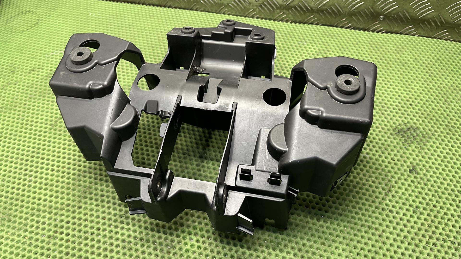 Передний кронштейн 46638403876