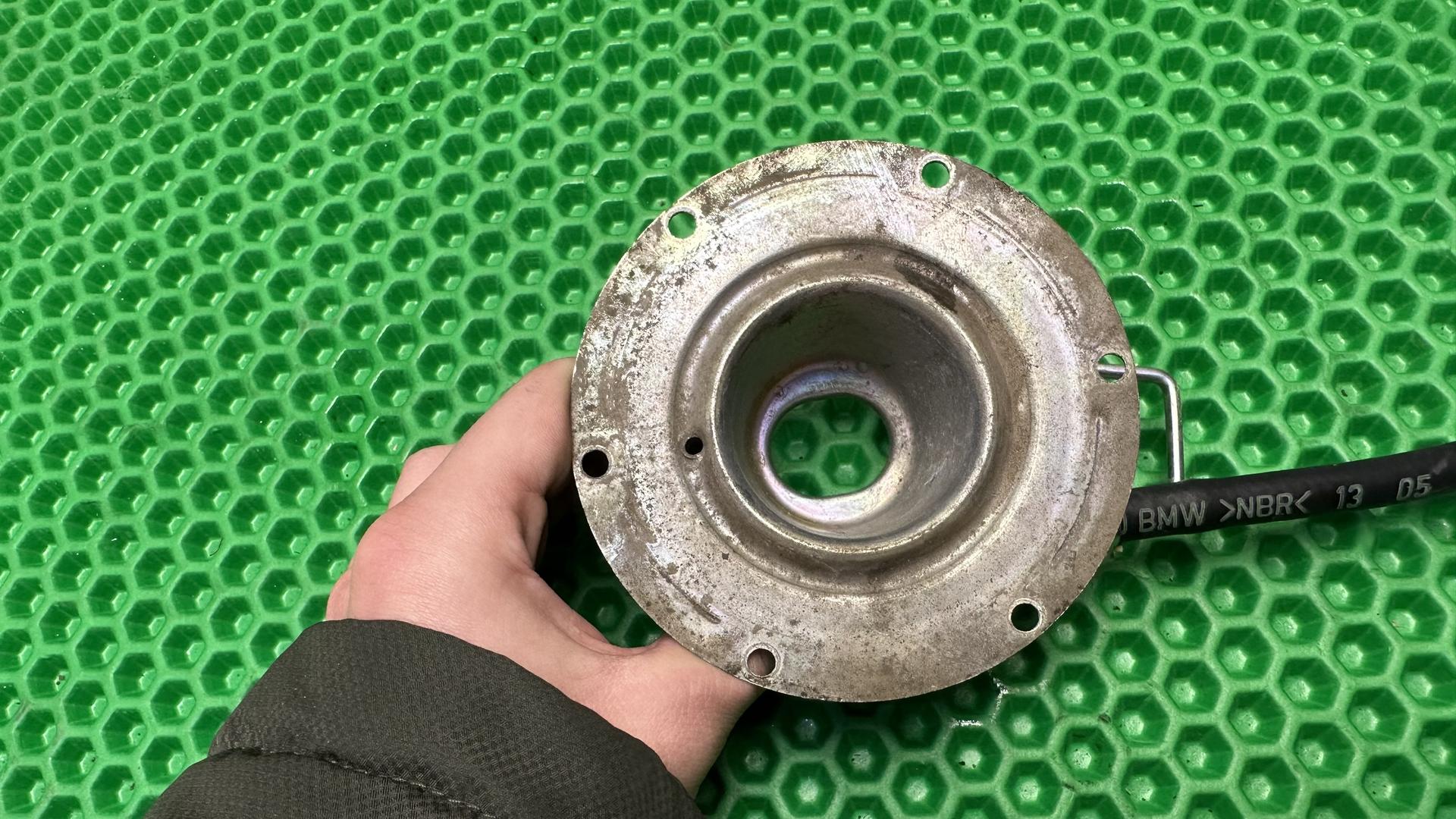 Заливная горловина топливного бака K1200/1300 R/S K40/43 16117658990
