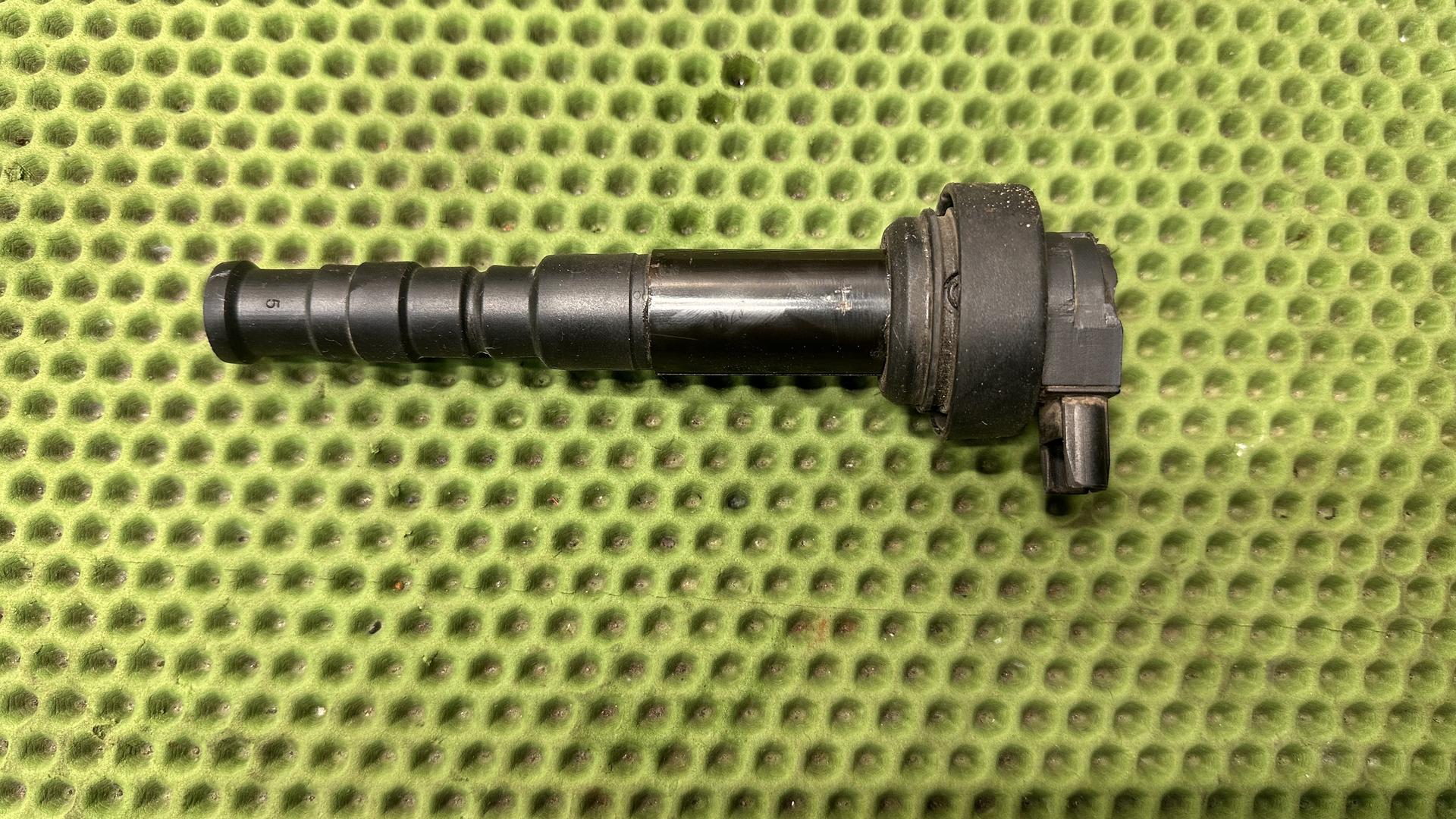 Наконечник катушки зажигания, черный 12138523968