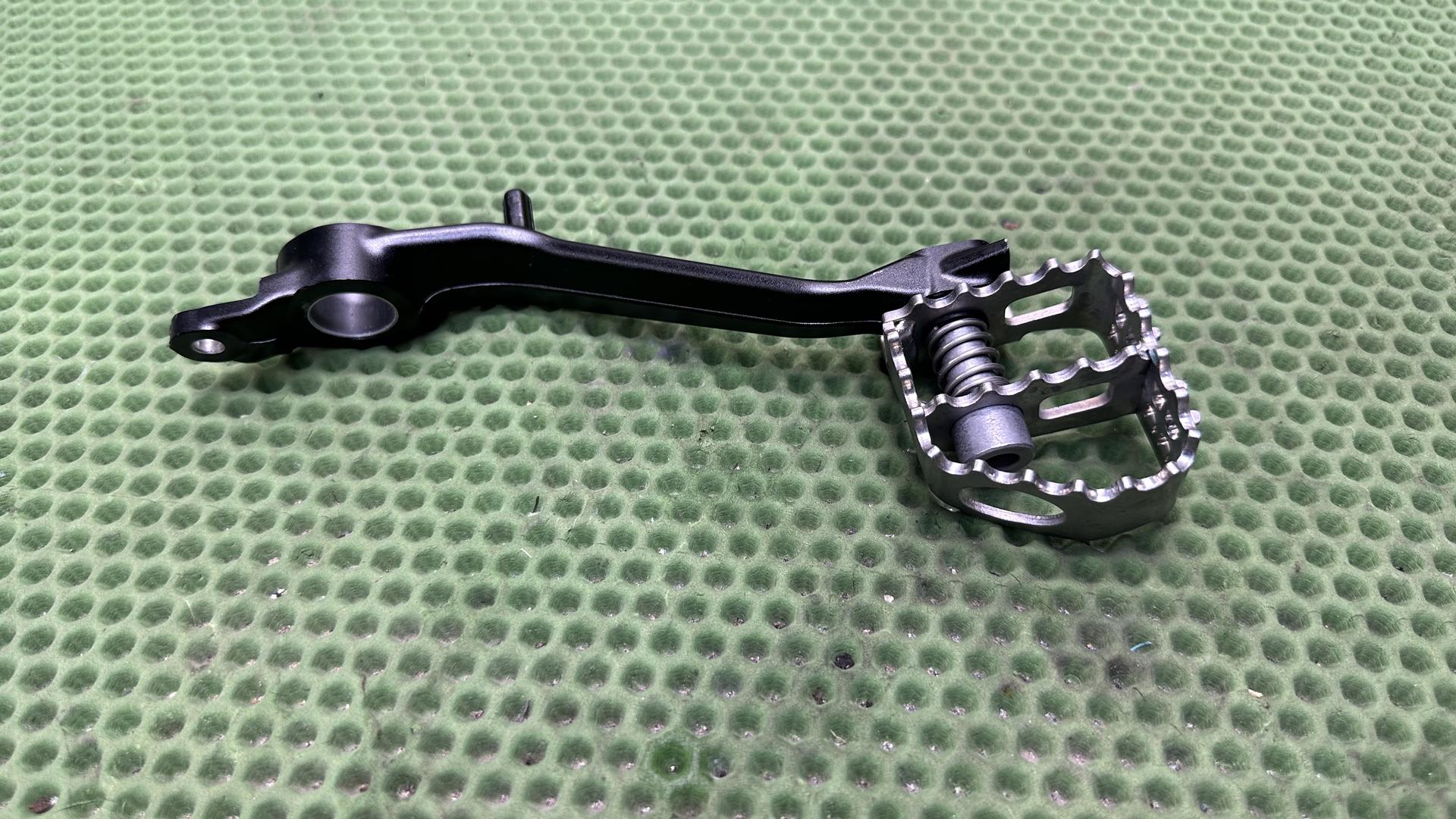 Педаль тормоза, регулируемая (Enduro) 07147108056