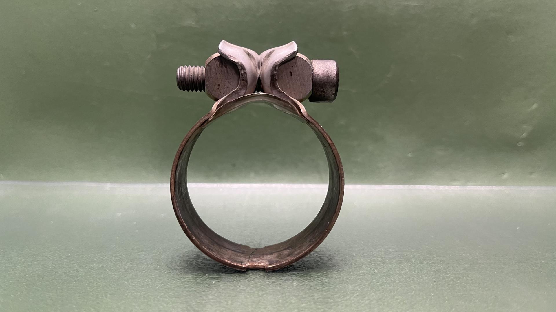 Хомут глушителя C 400 GT / C 400 X / K 1600 GT, K 1600 GTL / K 1600 Bagger 18128521601