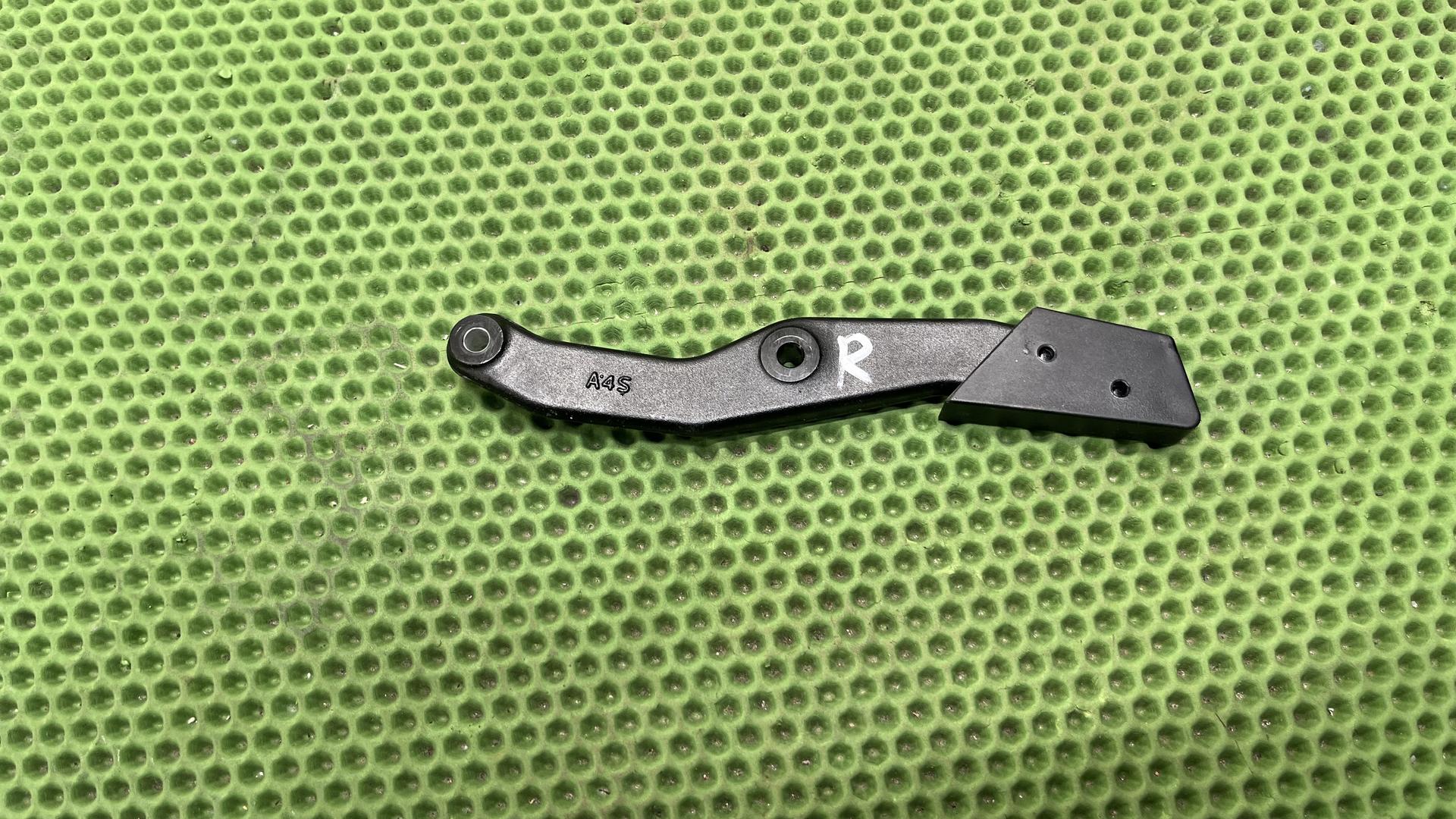 Кронштейн правого кофра R1300GS KA1 46717923484