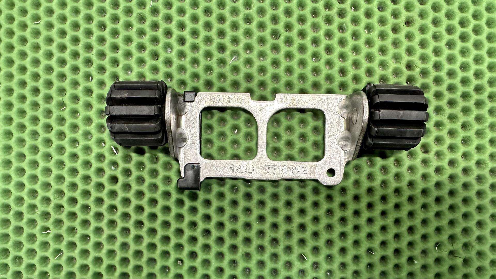 Регулировочная пластина сиденья K1600GT/GTL дорест. (11-17) 52537710392