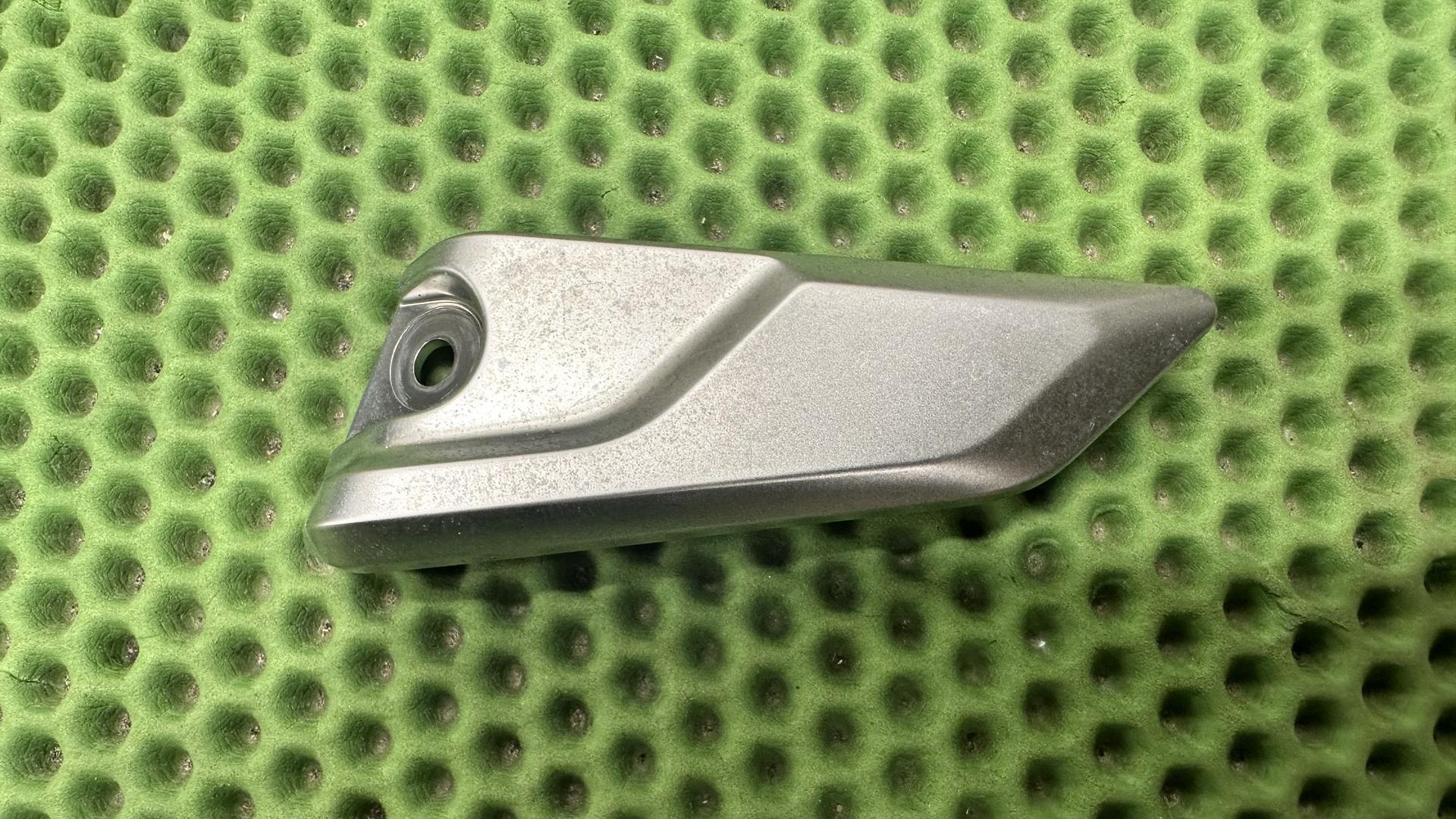 Накладка динамика правая K1600GT/GTL/B рест. (с 2022 г.) 46637923474