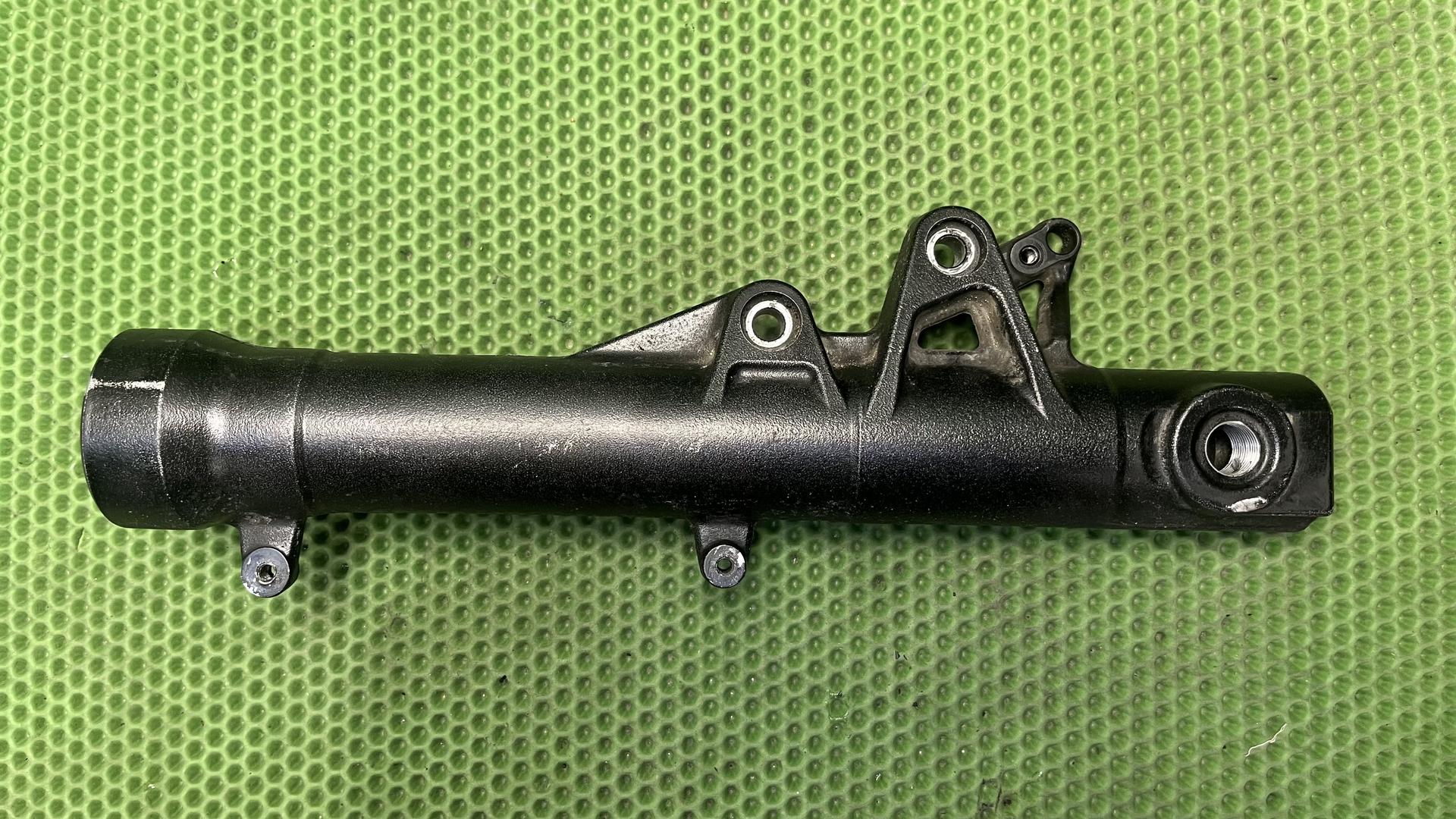 Направляющая труба вилки Л  F 800 S / ST / GT 31427719489