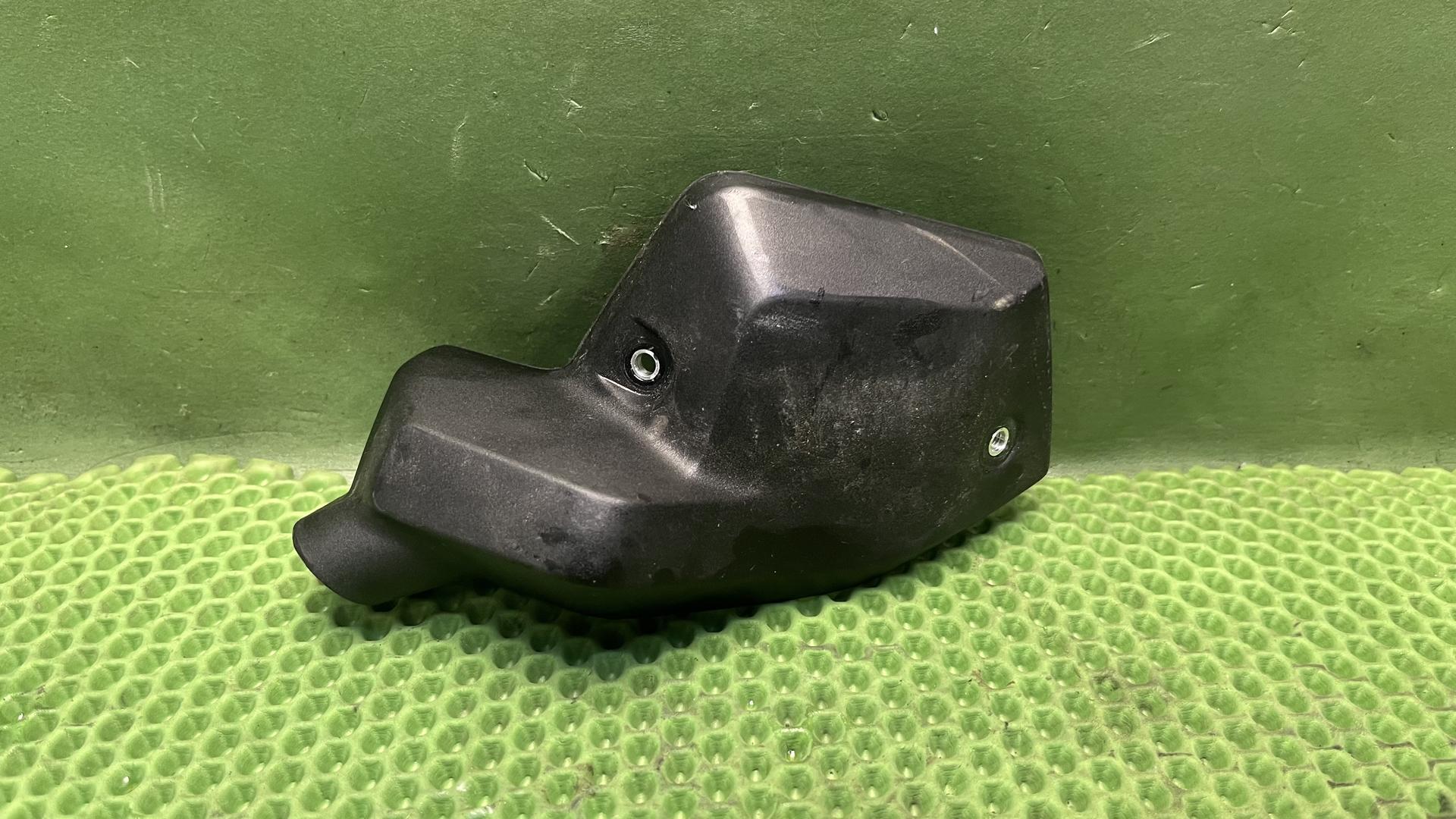 Накладка форсунки левая R1300GS/GSA/RT/R/RS KA1-5 11127105487