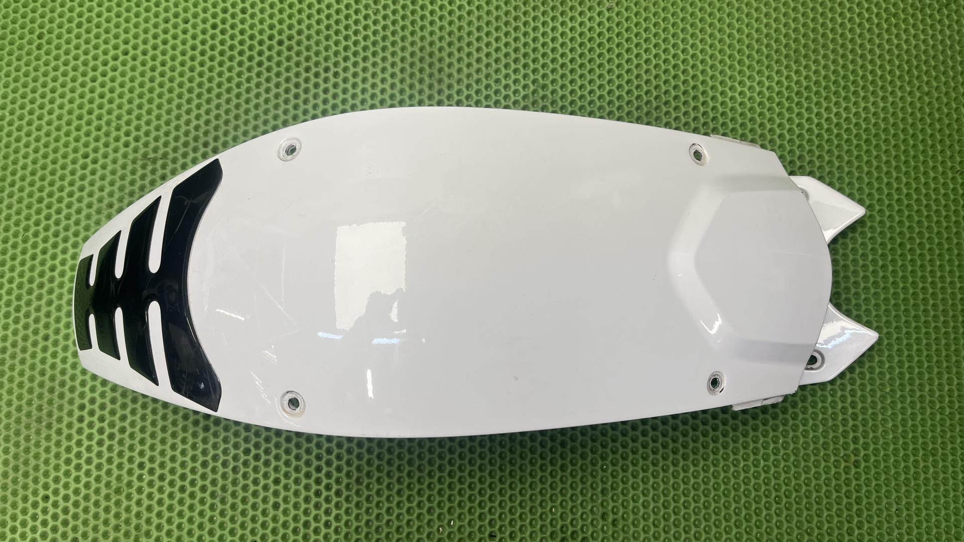 Кожух топливного бака Ср F 800 R 46637719395