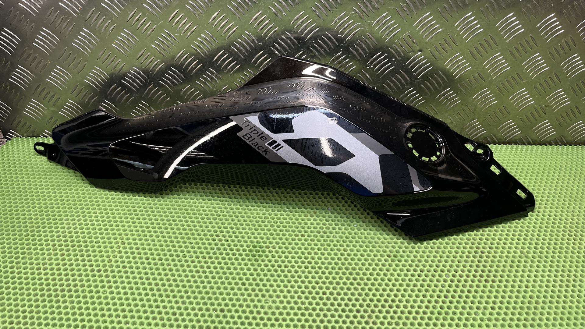 Боковая облицовка правая R1300GS KA1 46631541486