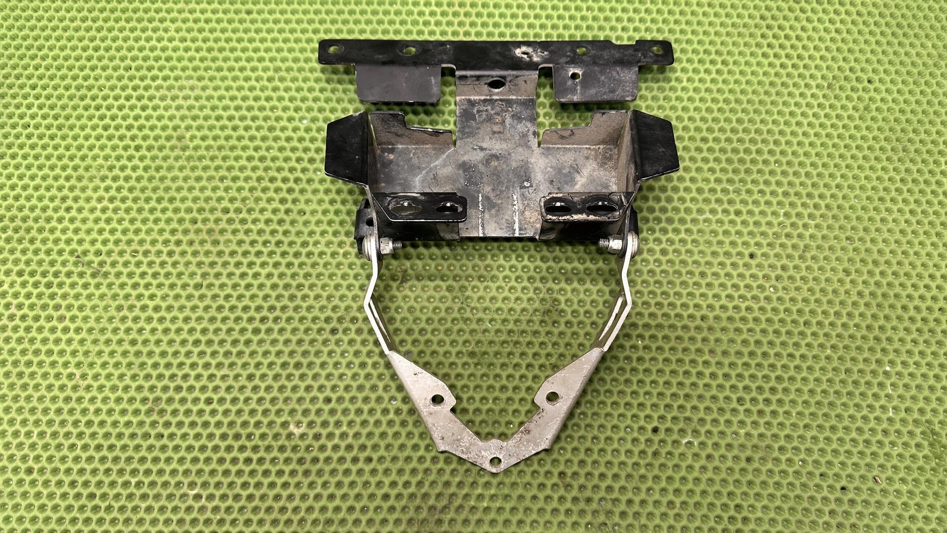 Кронштейн номера складывающийся K1200/1300 R/S 