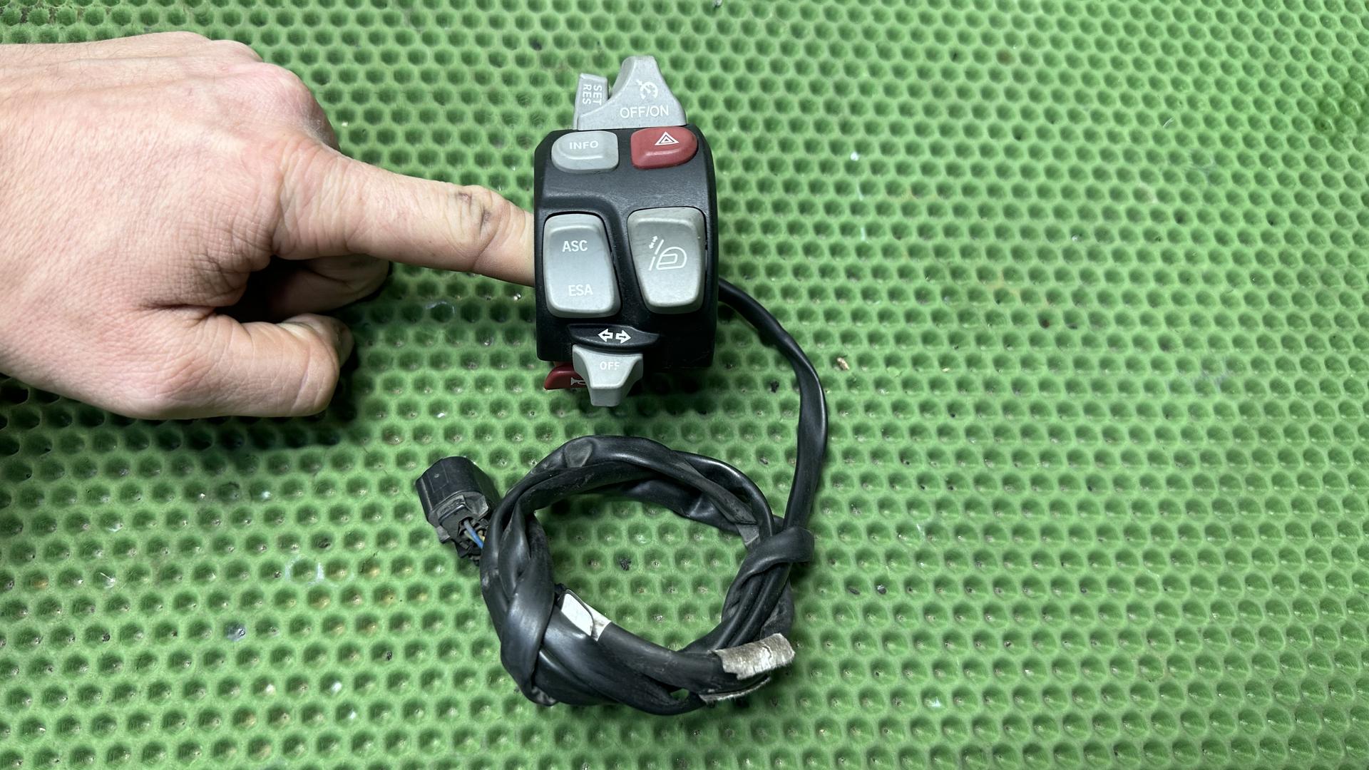 Комбинированный выключатель Л 61318550037