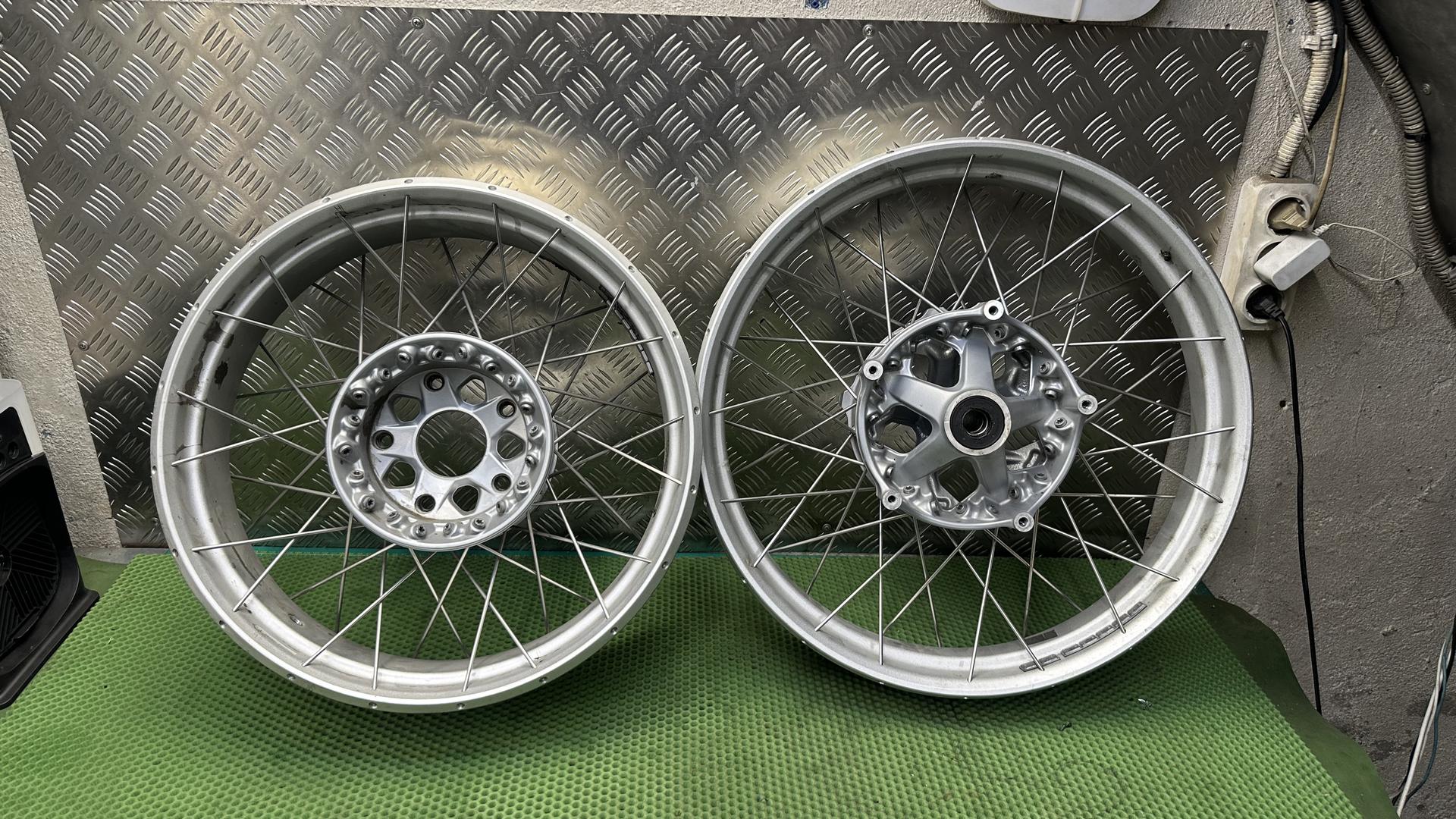 Комплект спицованных дисков серебро R1200/1250 GS/GSA K50/51 