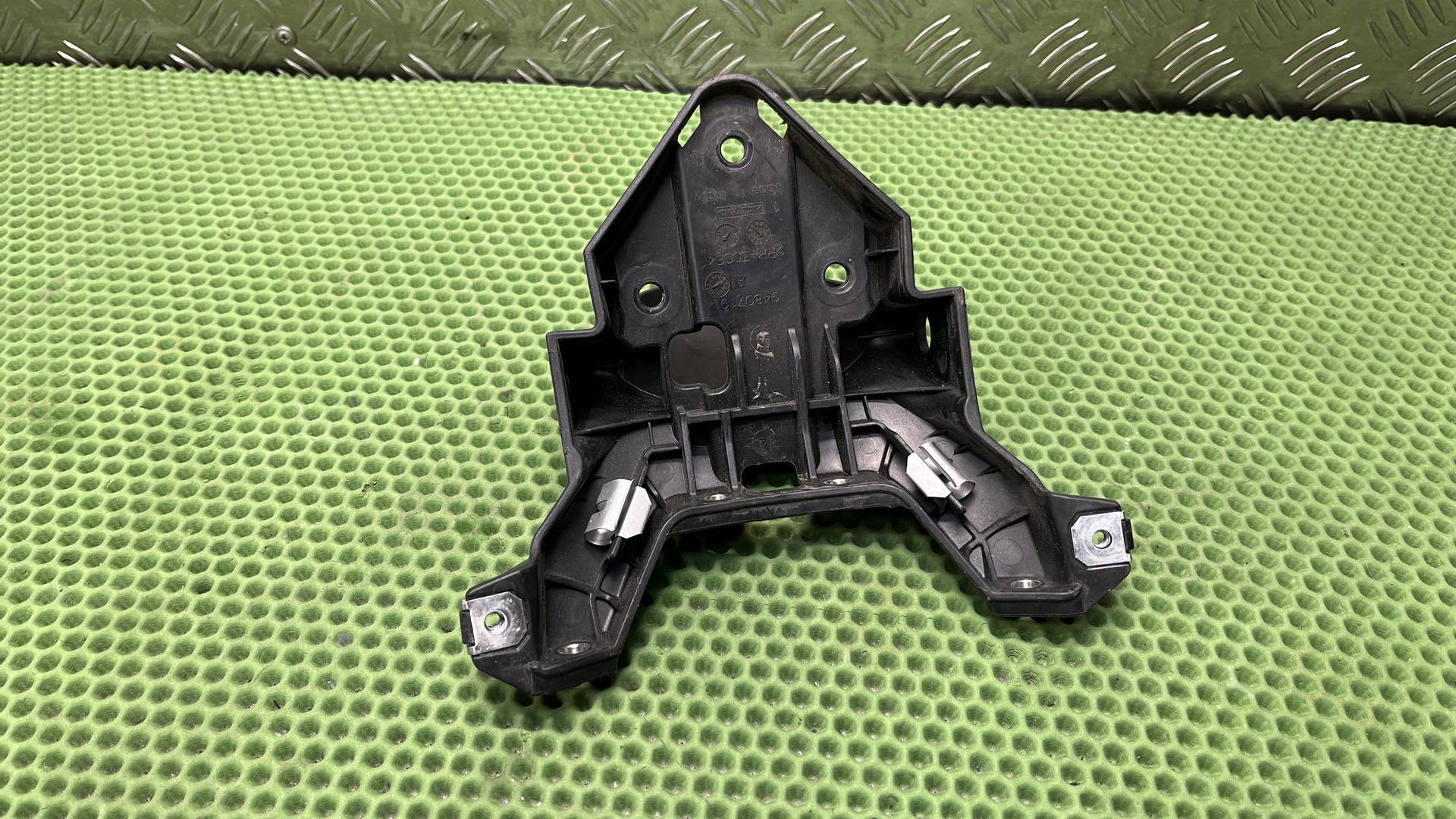 Зад кронштейн поворотников 46629480719