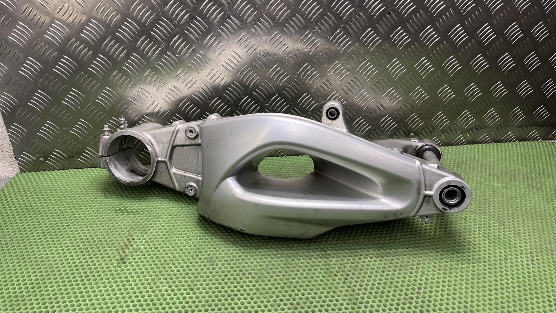 Качающийся рычаг заднего колеса 33177678641