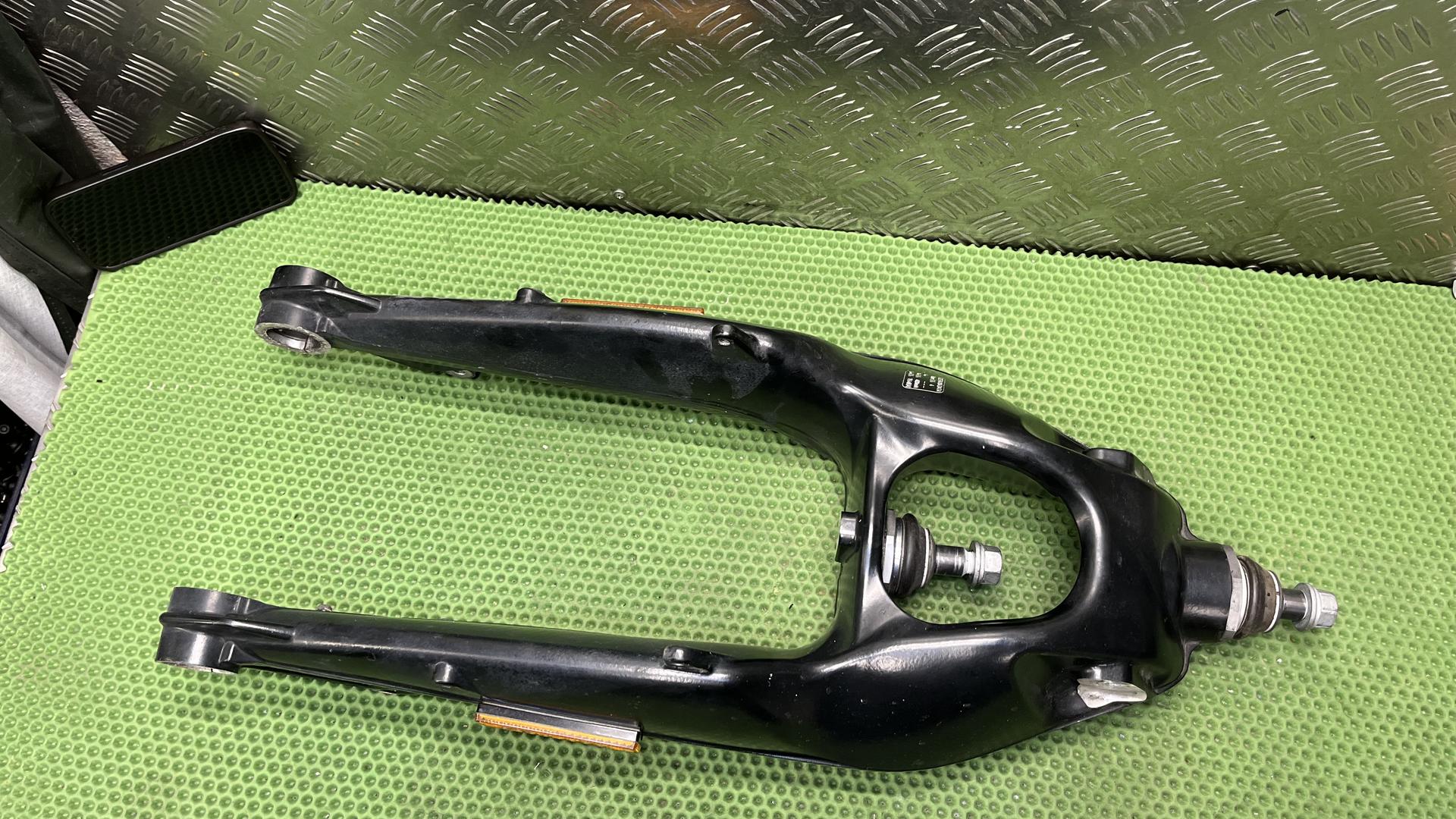 Опора подшипника колеса черная 31448548027