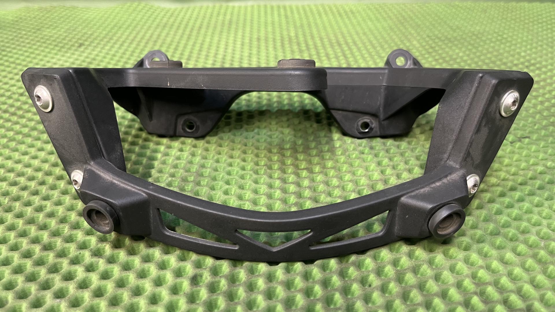 Кронштейн комбинации приборов K1200/1300R K43 46637681930