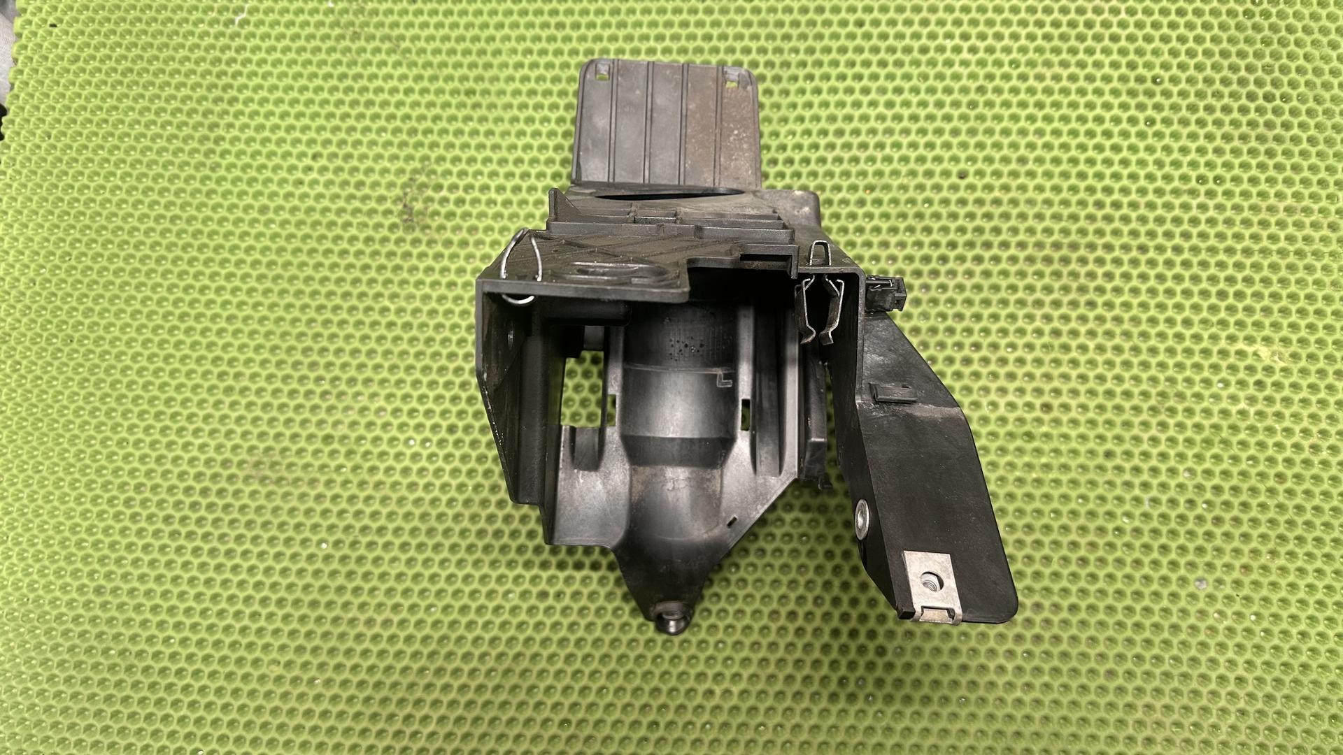 Кронштейн регулятора напряжения / блока ABS F700/800GS 34328530988