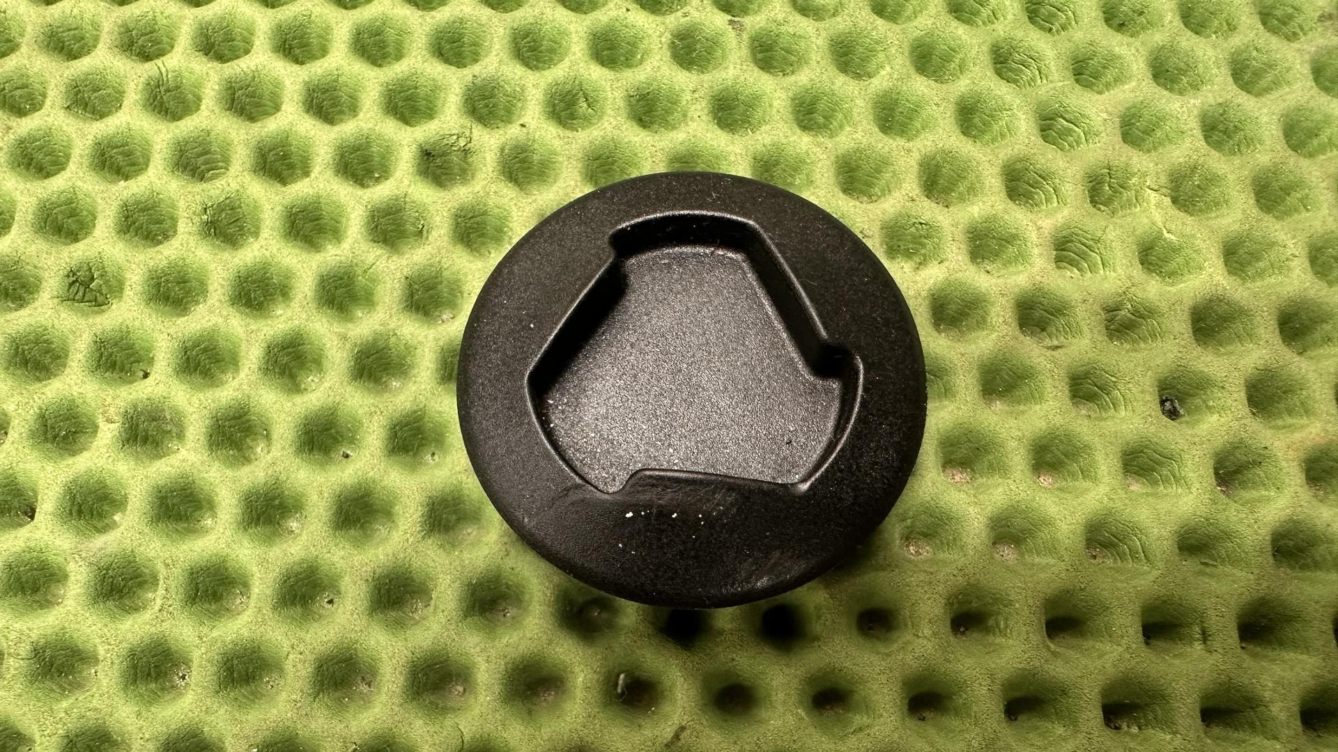 Крышка маслозаливного отверстия 11128526288