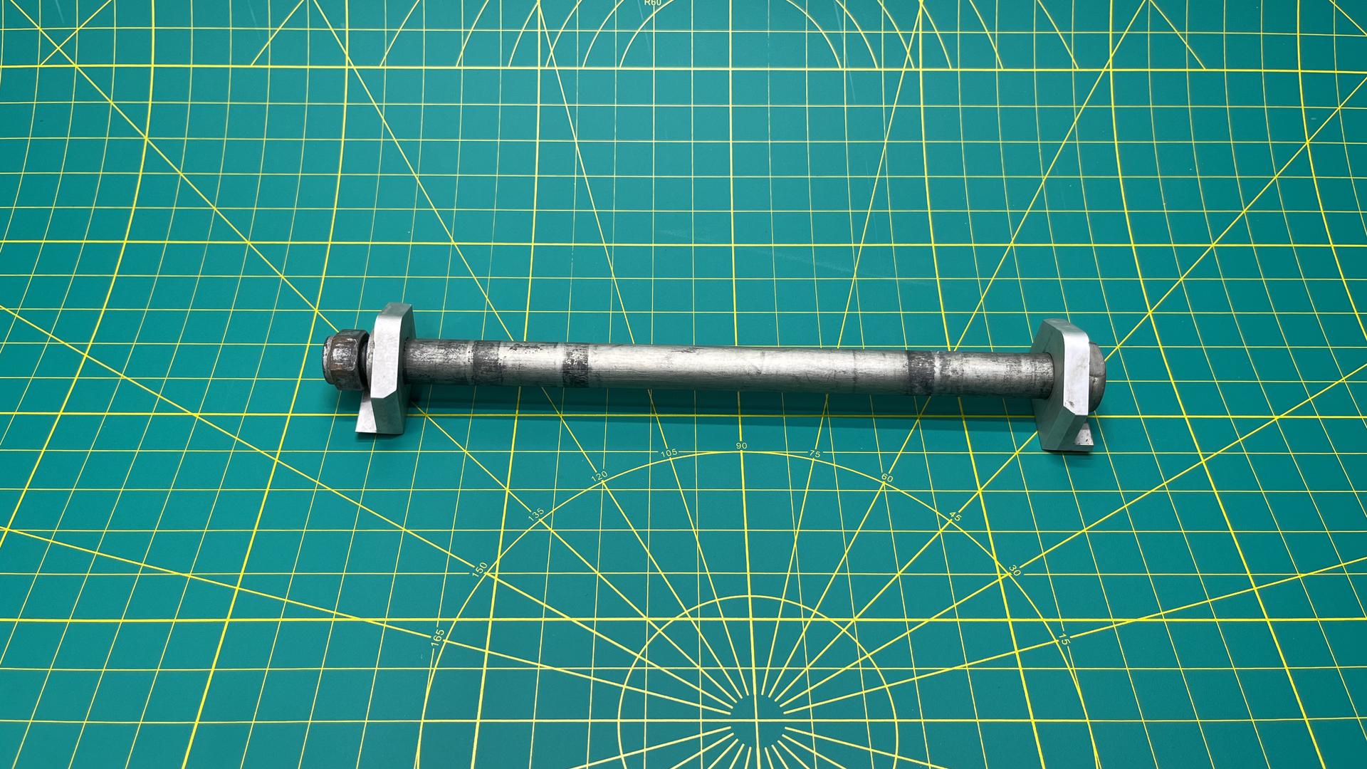 Ось заднего колеса 36317720906