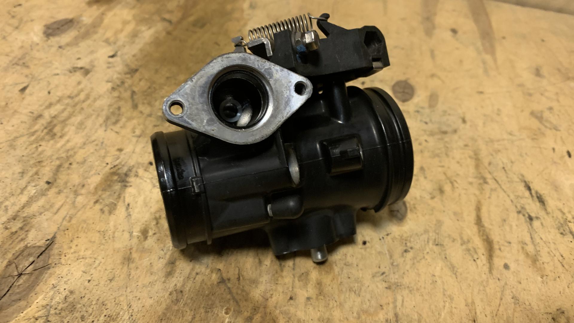 Дроссельная заслонка черная Л 13547682107