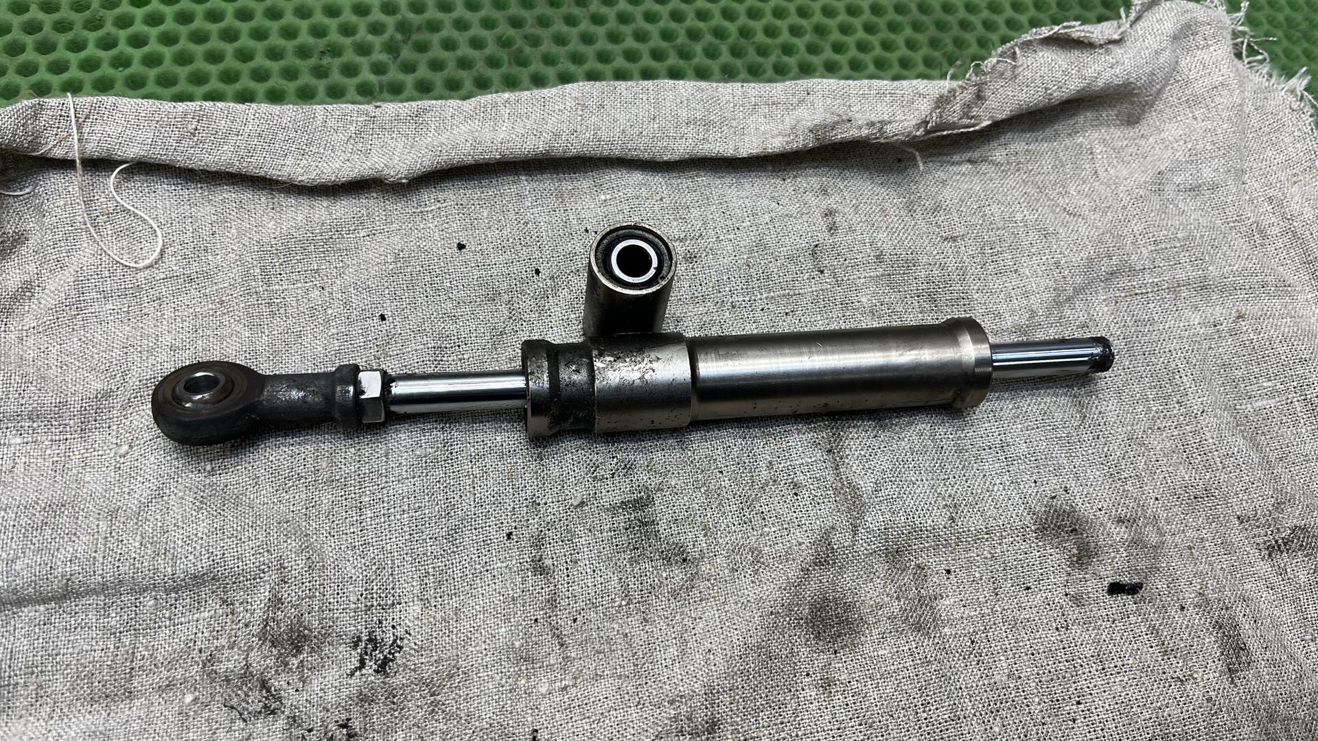 Рулевой демпфер F800 S/ST/GT/R 31427653149