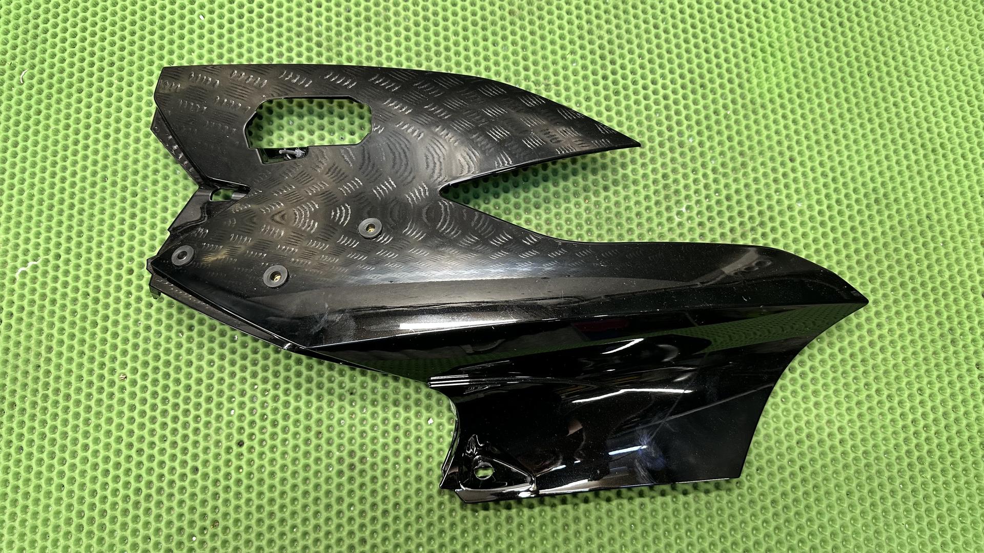 Облицовка фары правая K1600GTL/B рест. (с 2022 г.) 46631540820