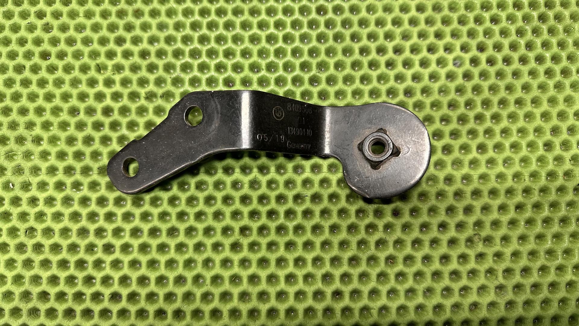 Держатель заднего глушителя 46518409568