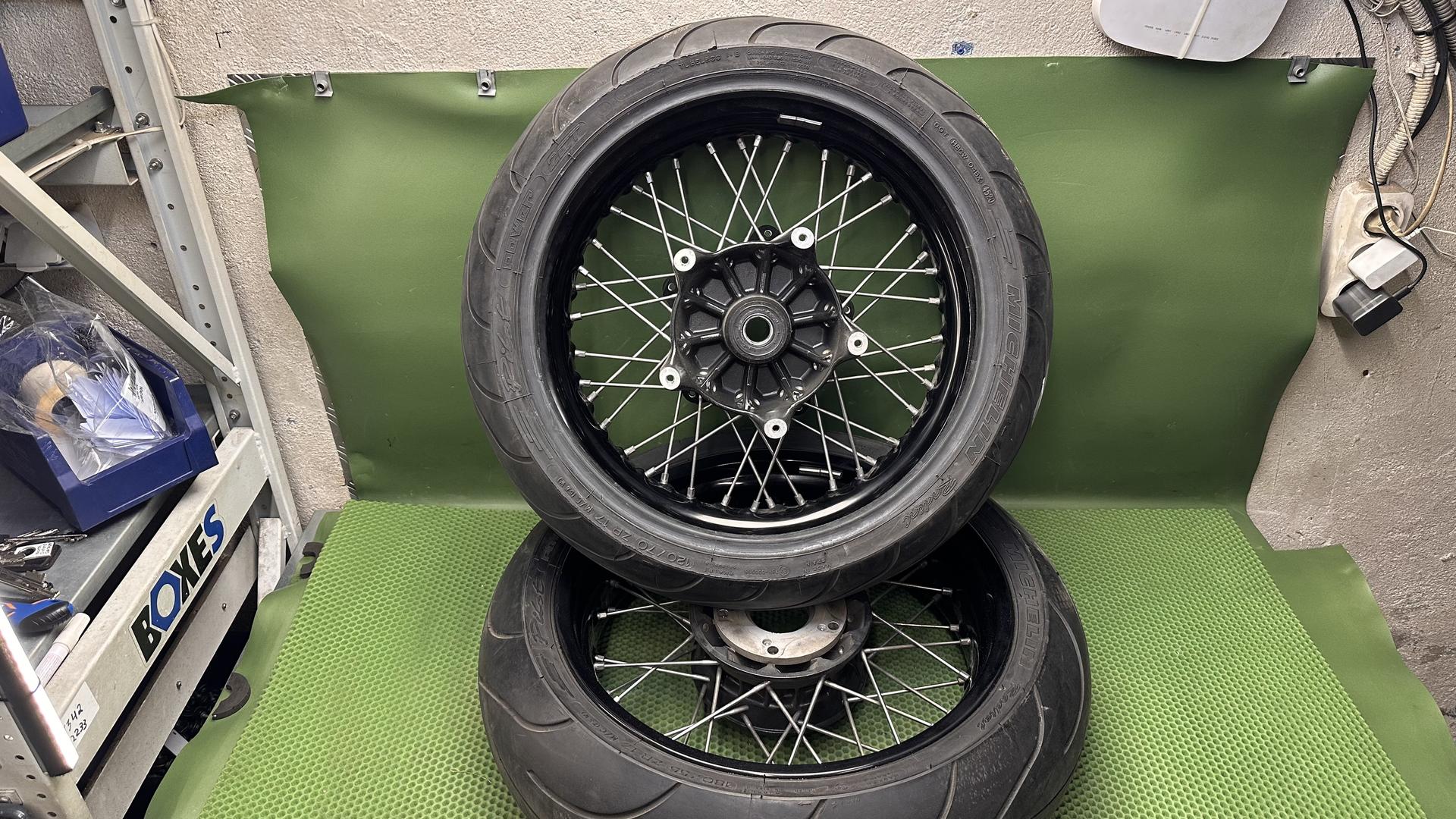 Комплект спицованных дисков черные (дорест) RnineT 