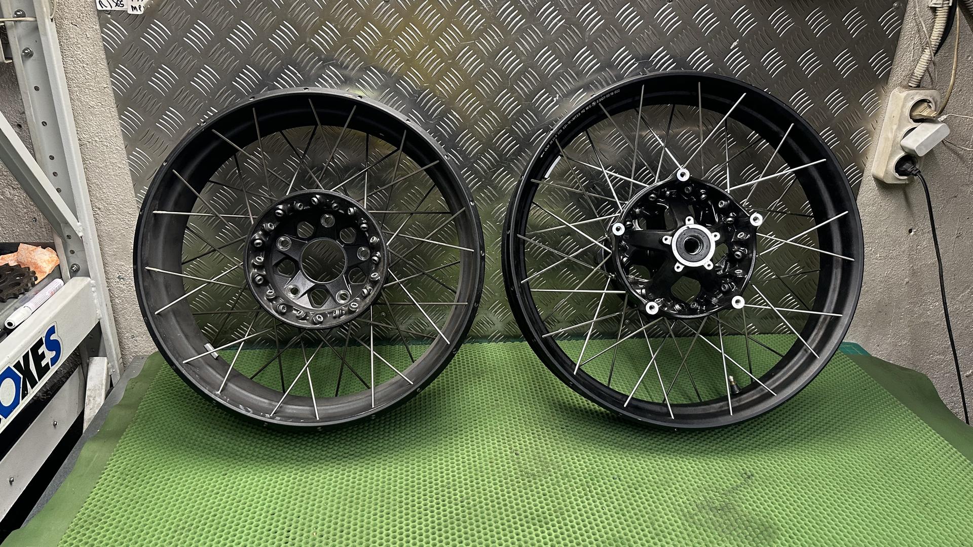 Комплект колес спицованных  Черных k50-k51 