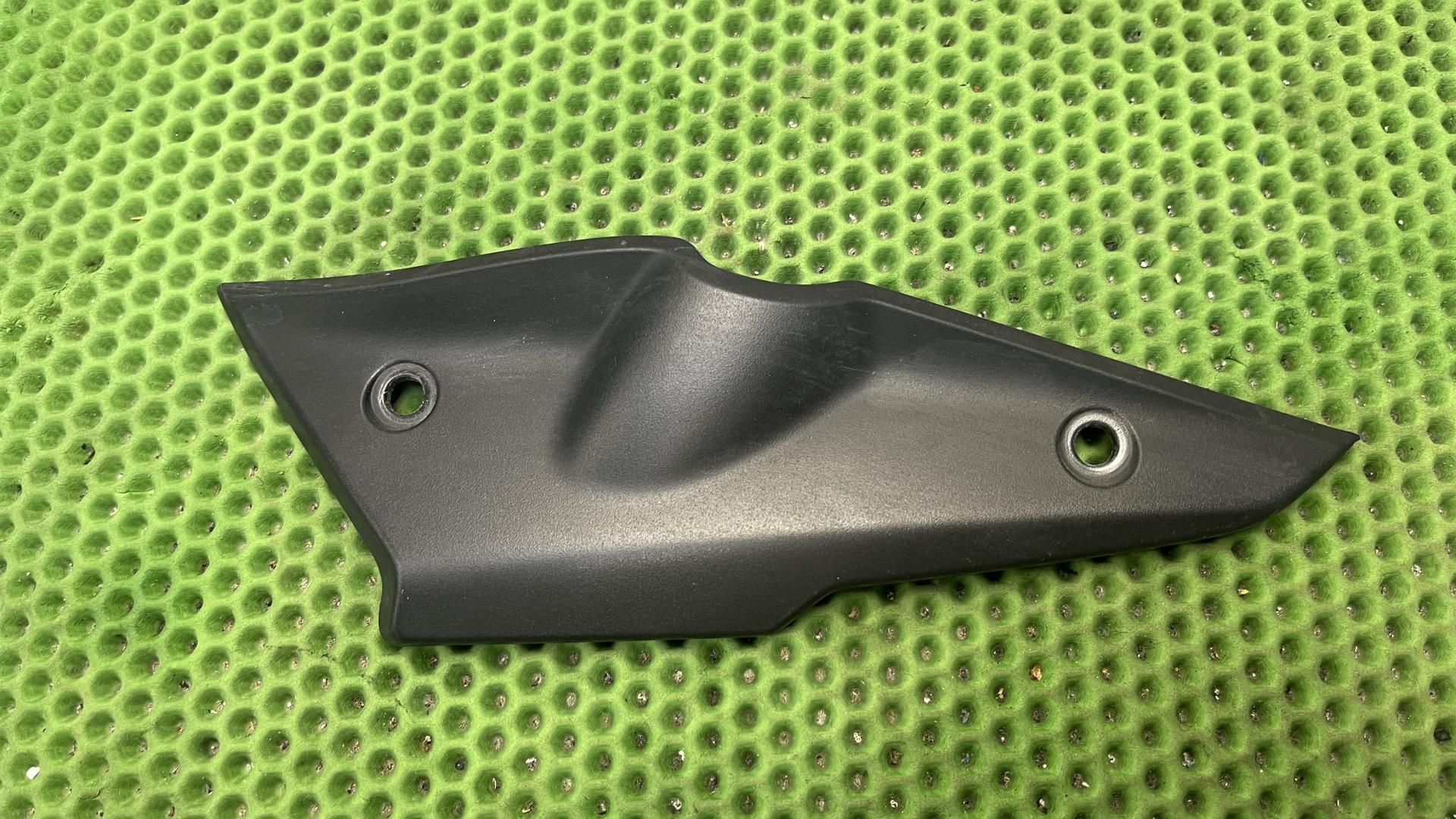 Крышка левой дроссельной заслонки RnineT K21 46638531184