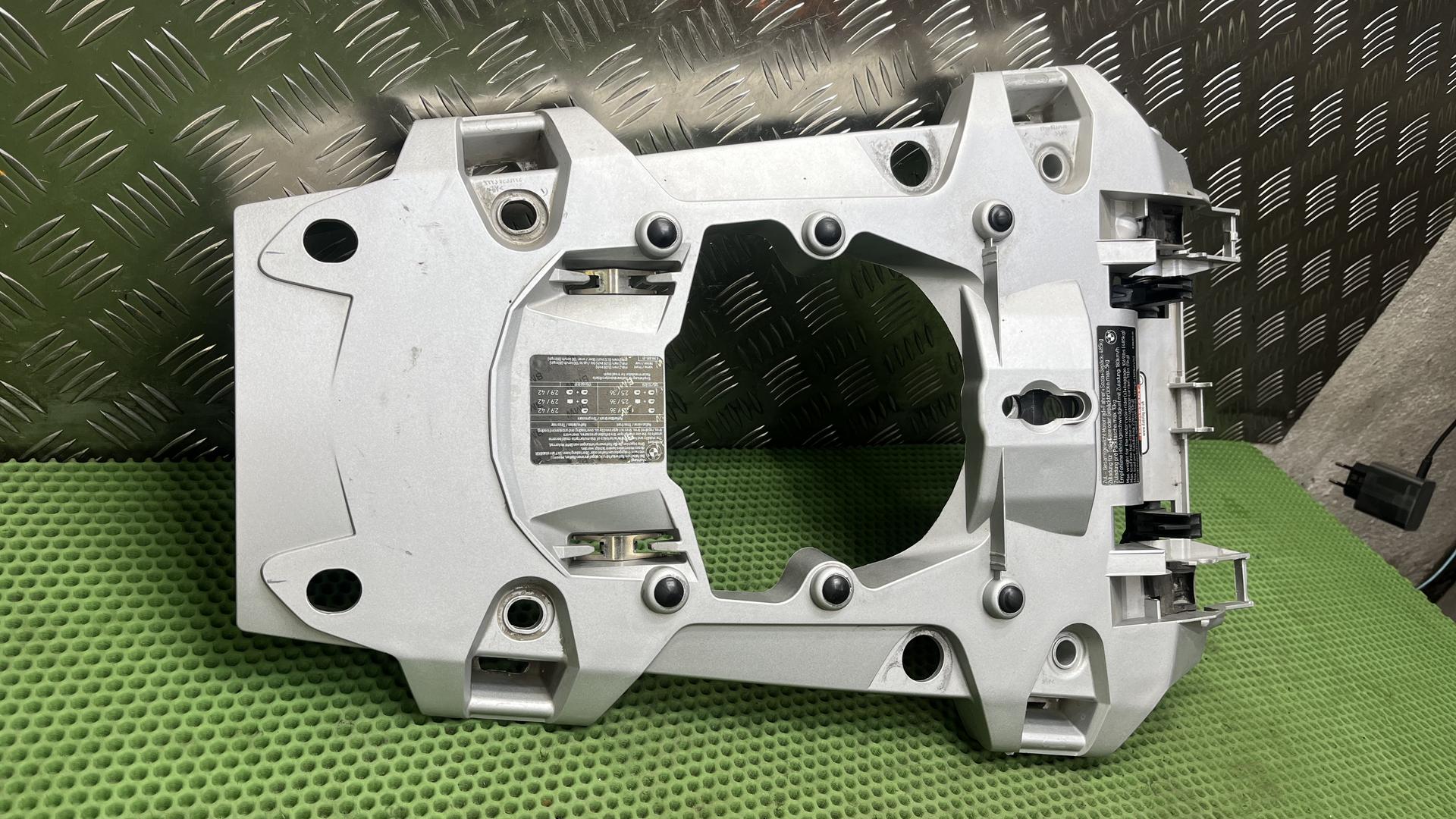 Деталь заднего кронштейна 46628536970