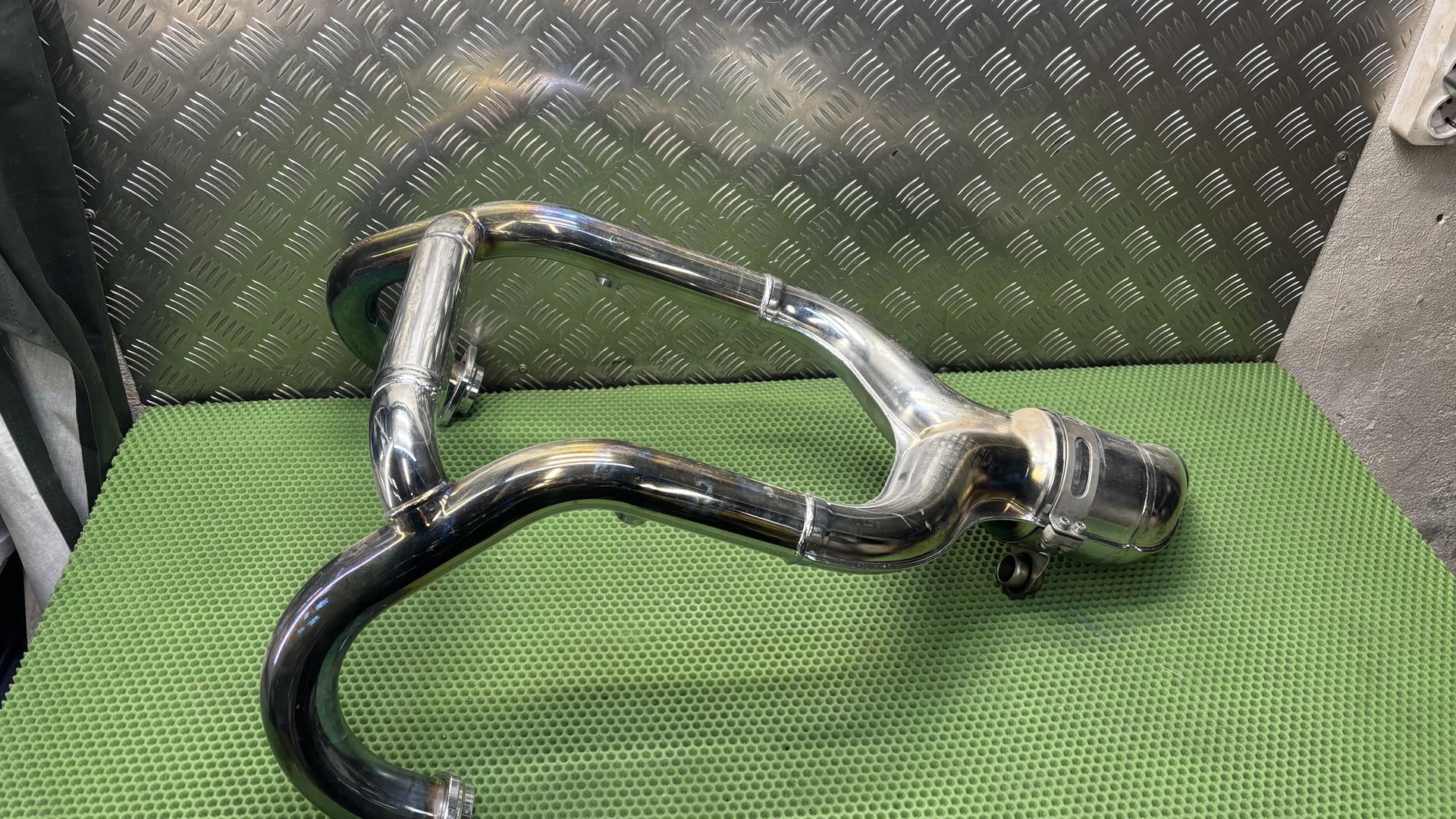 Выпускной коллектор, хромированный 18518561883